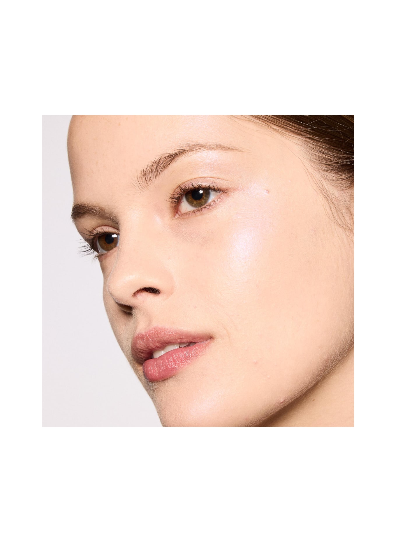M.A.C GLOW PLAY BOUNCY HIGHLIGHTER: STRATUS
