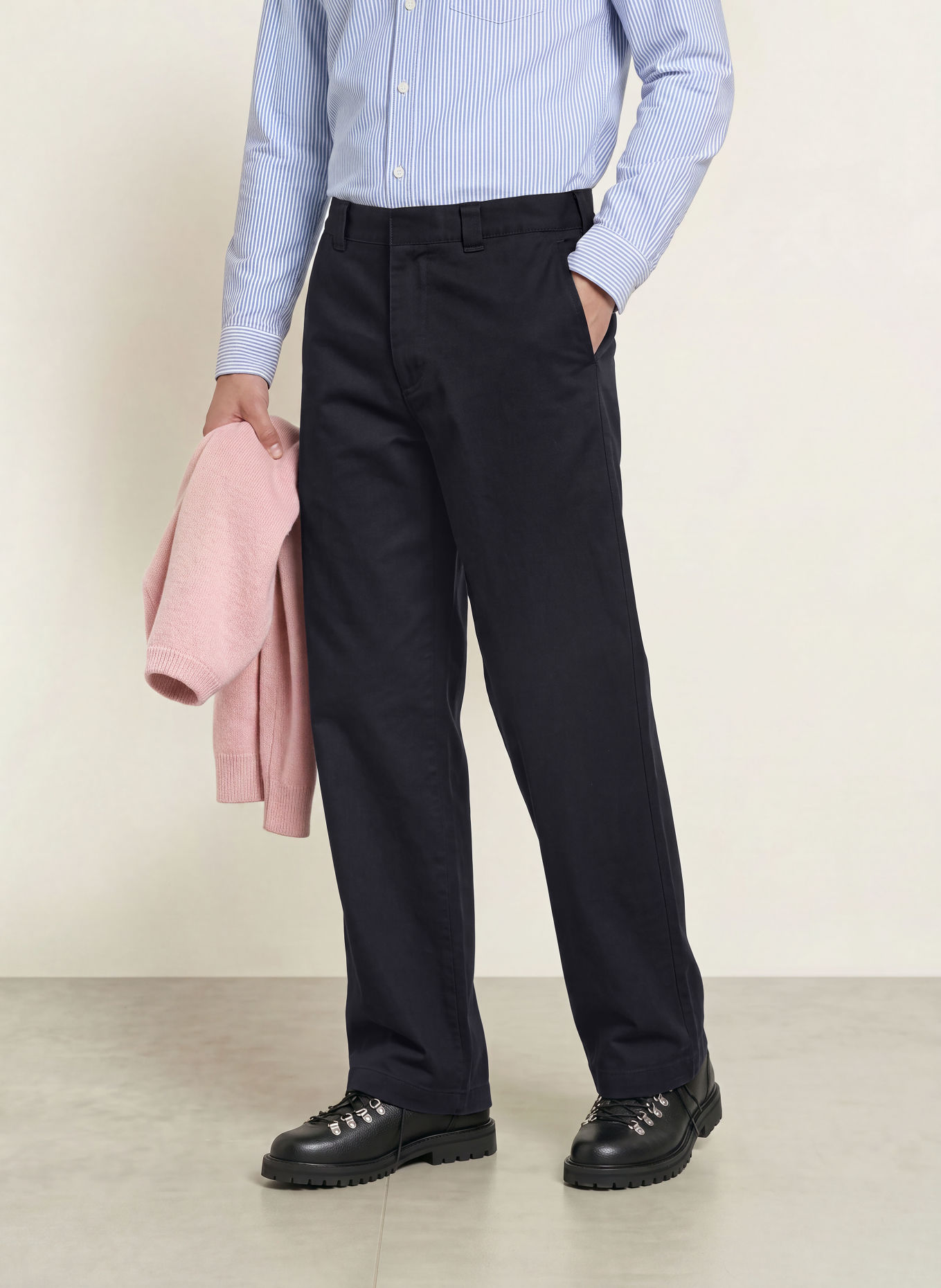 ARKET Chino coupe classique: BLEU FONCÉ