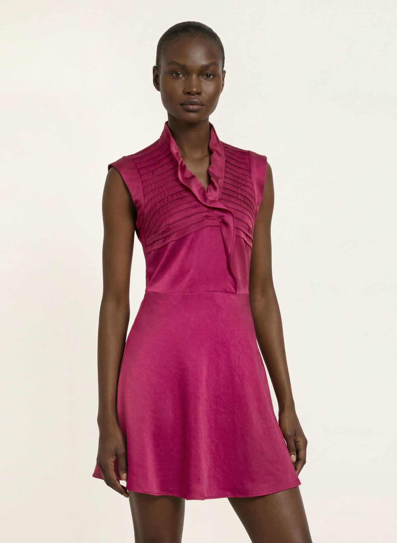 CLAUDIE PIERLOT Satinkleid mit Volants: FUCHSIA