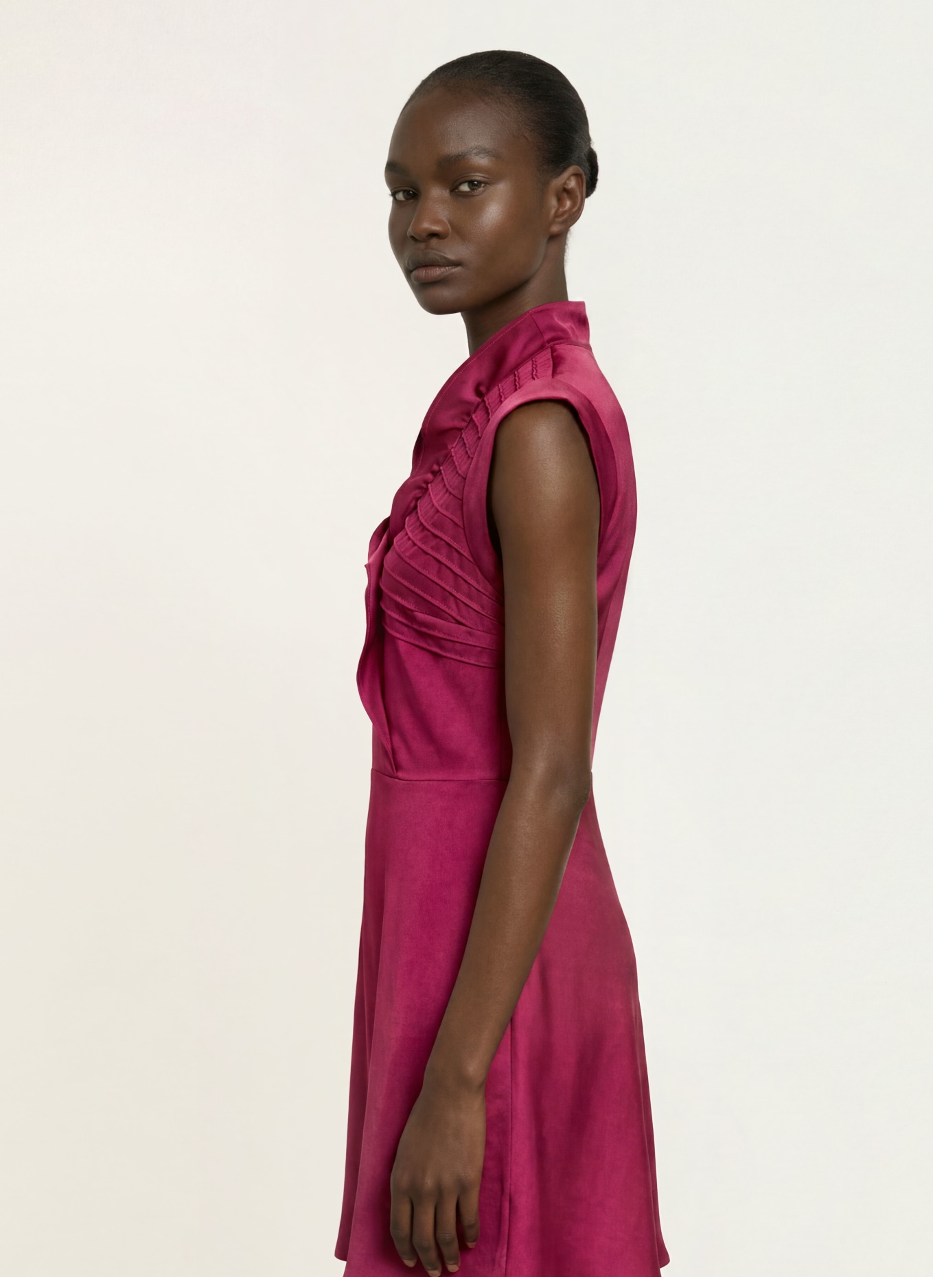 CLAUDIE PIERLOT Satinkleid mit Volants: FUCHSIA