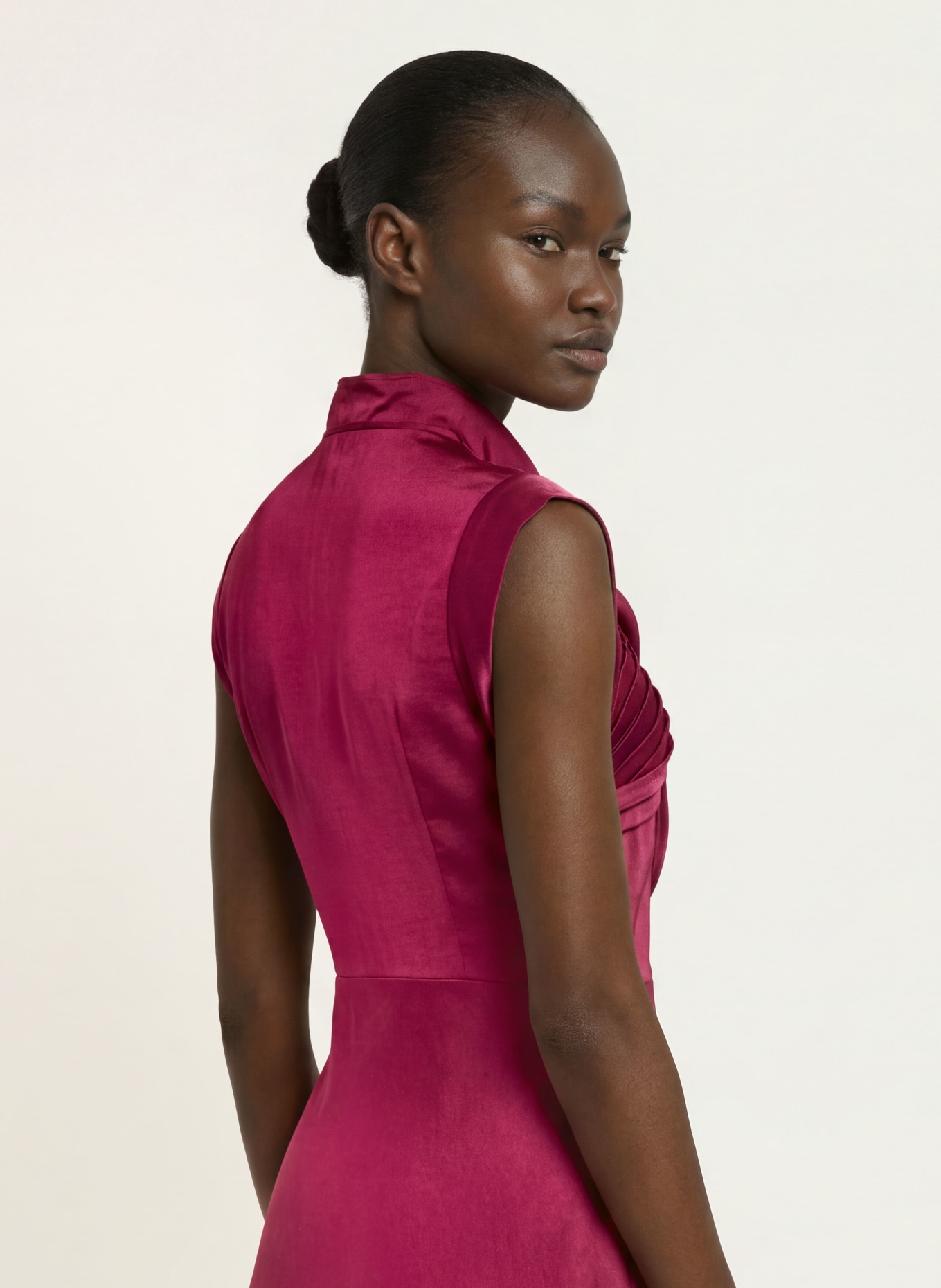 CLAUDIE PIERLOT Satinkleid mit Volants: FUCHSIA