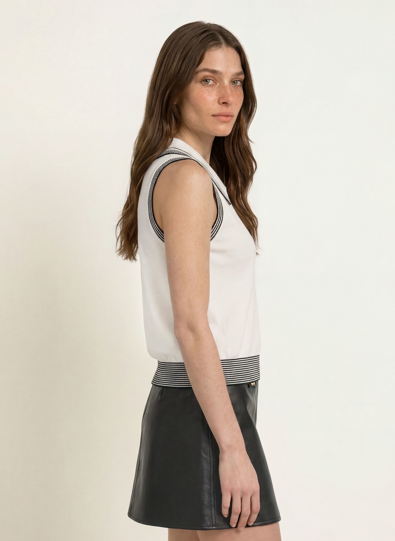 CLAUDIE PIERLOT Stricktop: WEISS / SCHWARZ