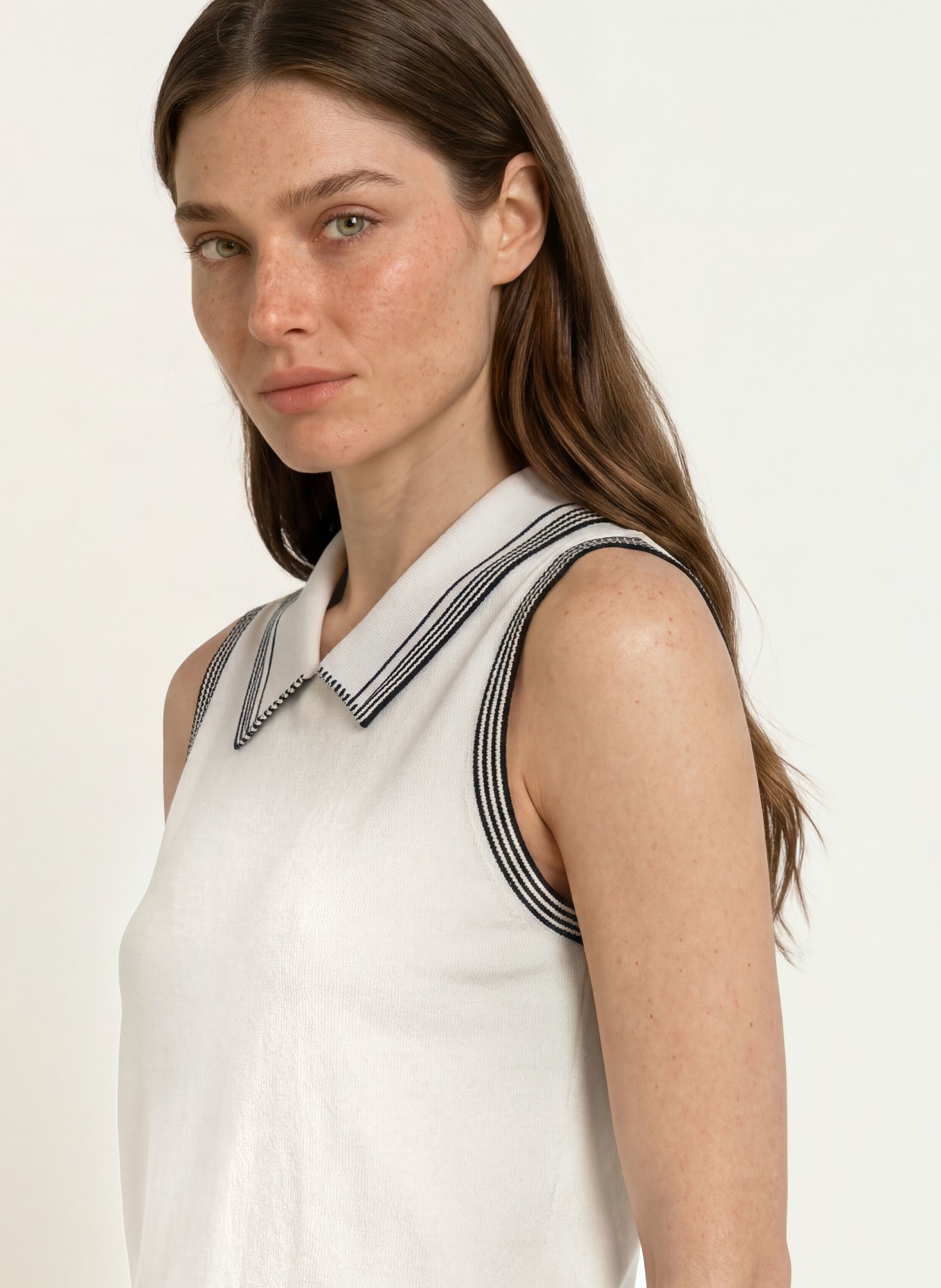 CLAUDIE PIERLOT Stricktop: WEISS / SCHWARZ