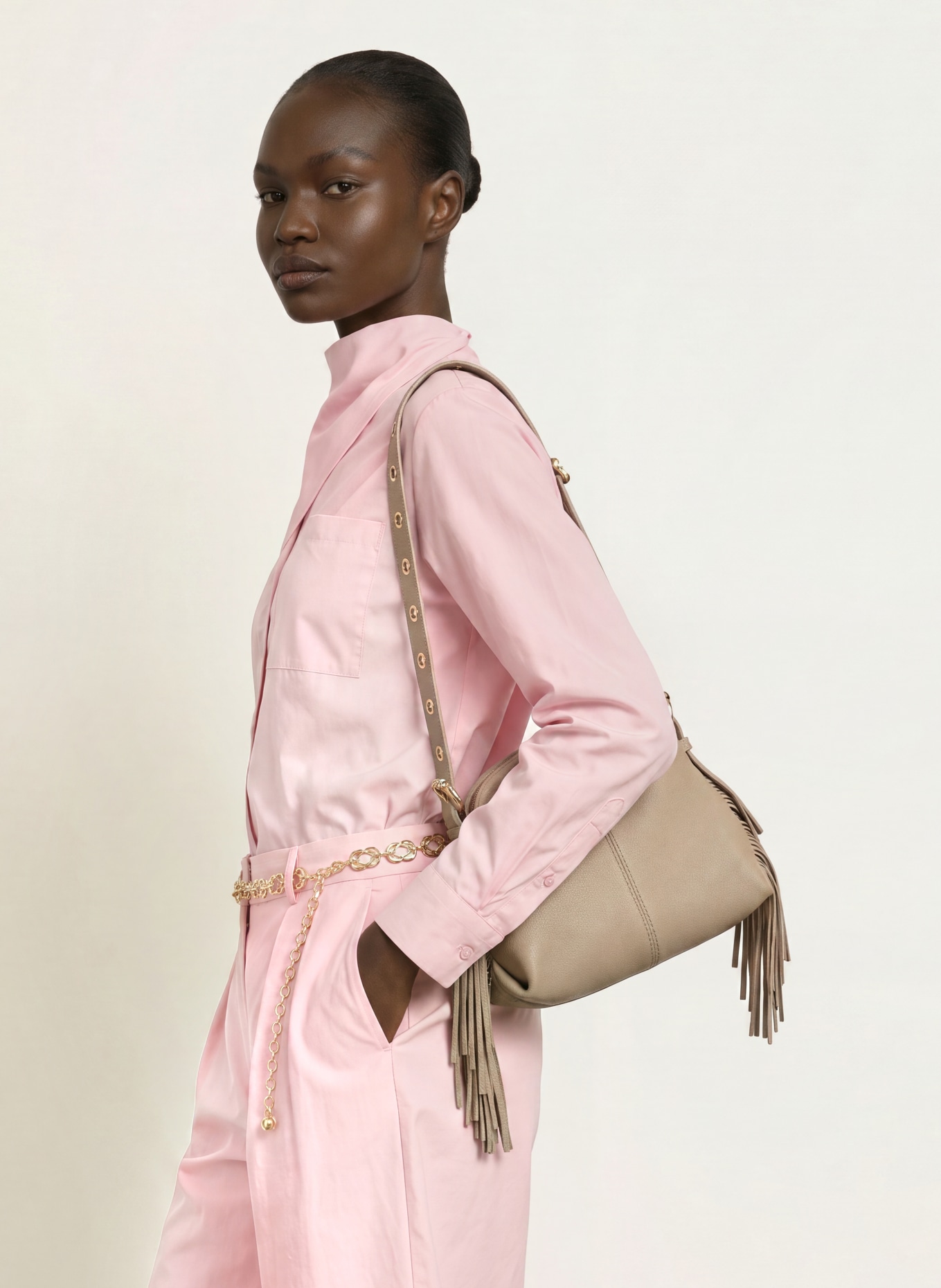 maje Schultertasche: TAUPE / GOLD