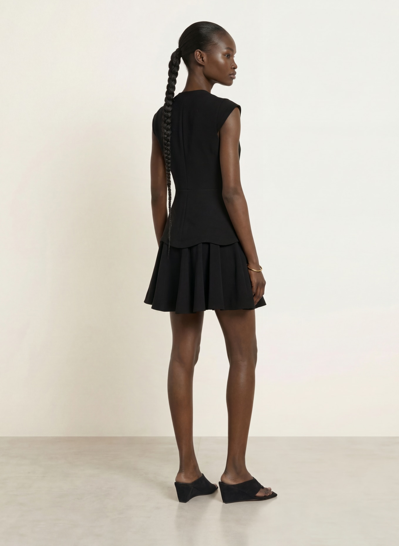 SANDRO Kleid mit Volants: SCHWARZ
