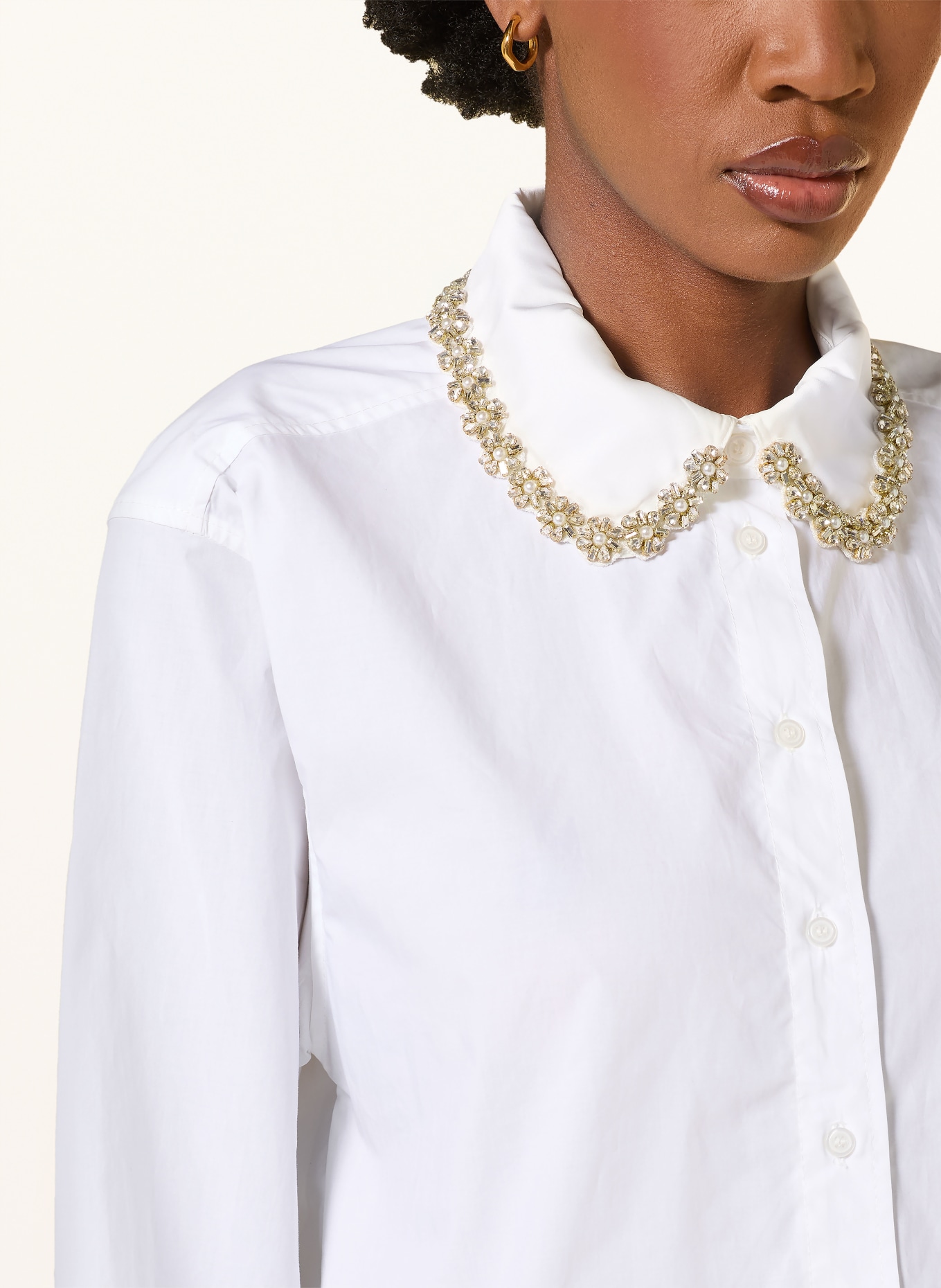 SANDRO Bluse mit abnehmbarem Kragen und Schmucksteinen: WEISS