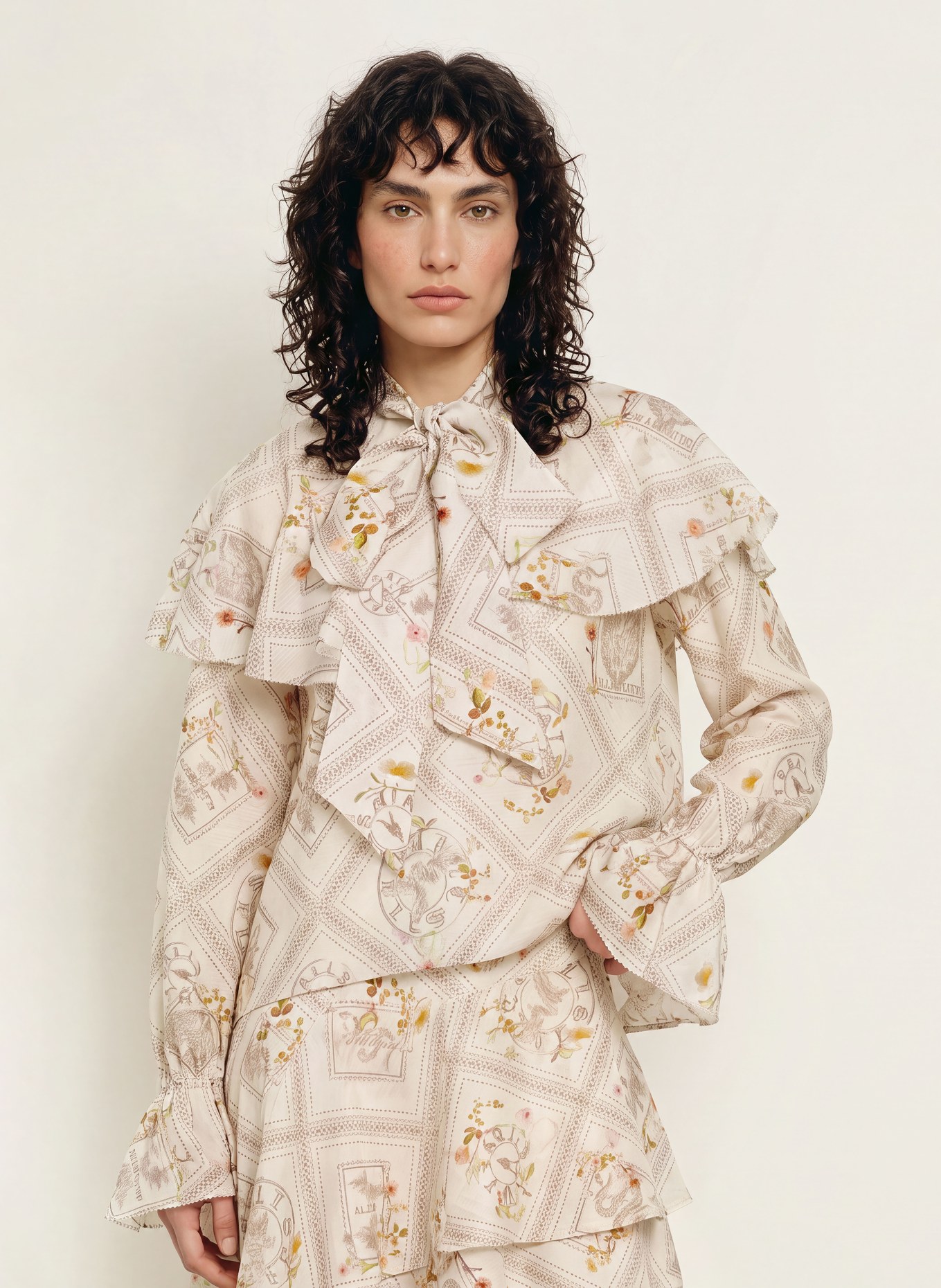 ALLSAINTS HEBA-blouseshirt met volants en afneembare strik: ECRU / BRUIN / LICHTGROEN