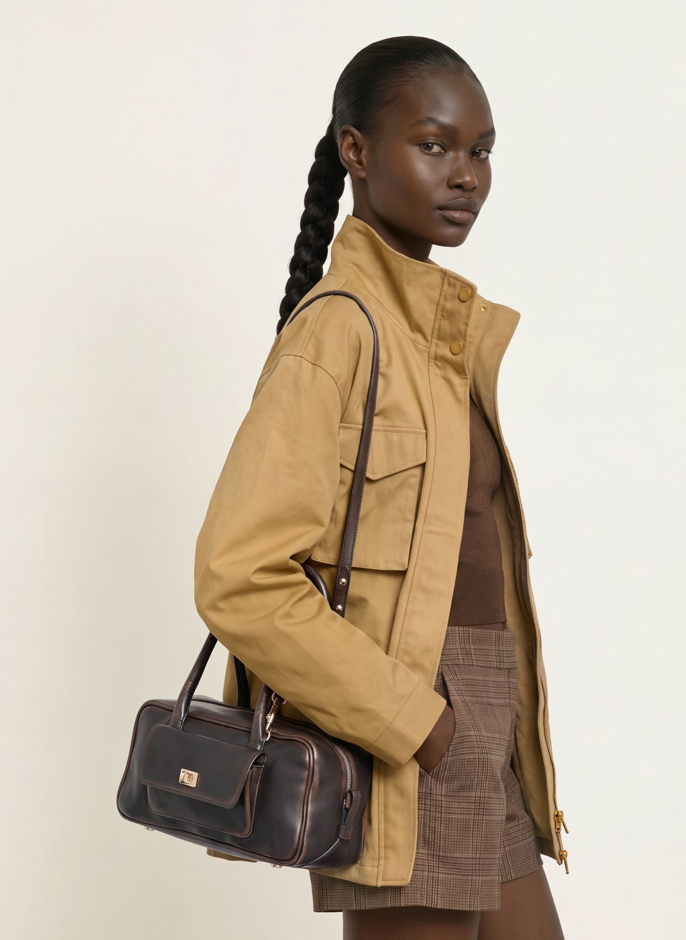 SANDRO Handtasche: SCHWARZ / GOLD
