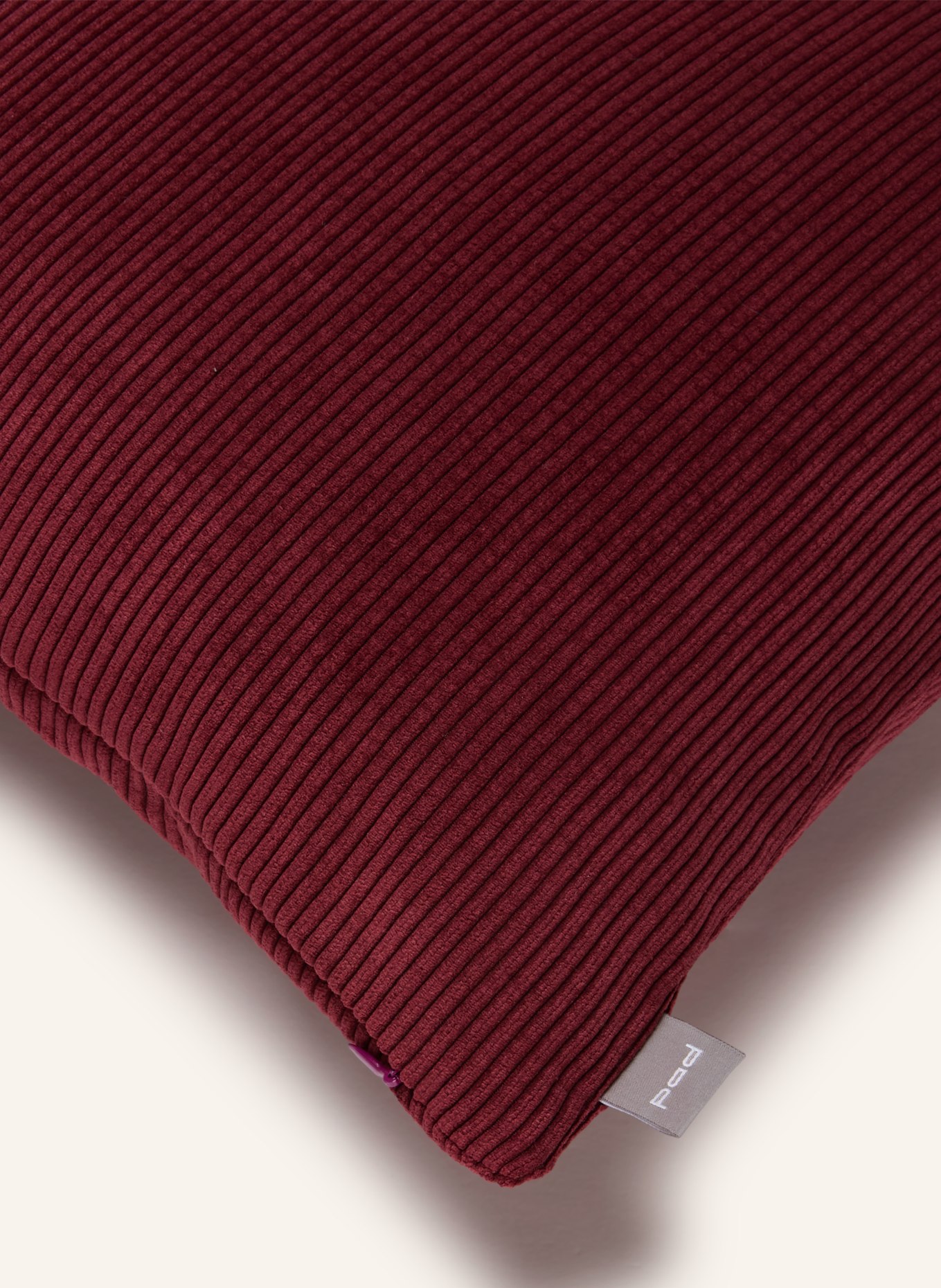 PAD Sierkussenhoes CASUAL van corduroy: DONKERROOD
