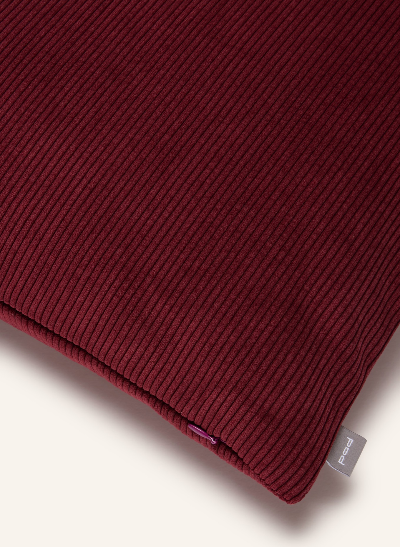 PAD Sierkussenhoes CASUAL van corduroy: DONKERROOD