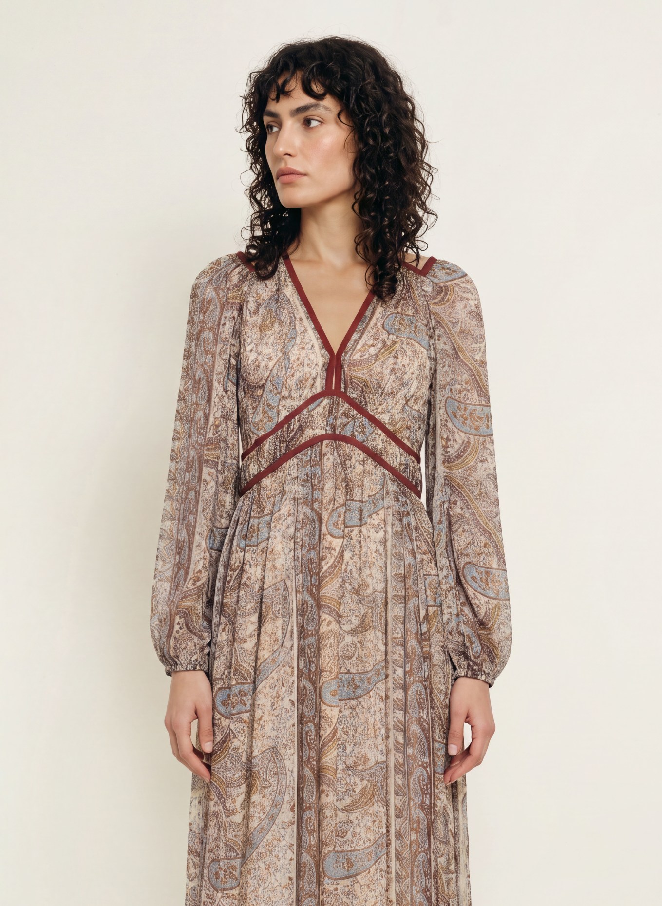 ba&sh Kleid CHANA mit Cut-outs: BLAUGRAU / BRAUN / ECRU