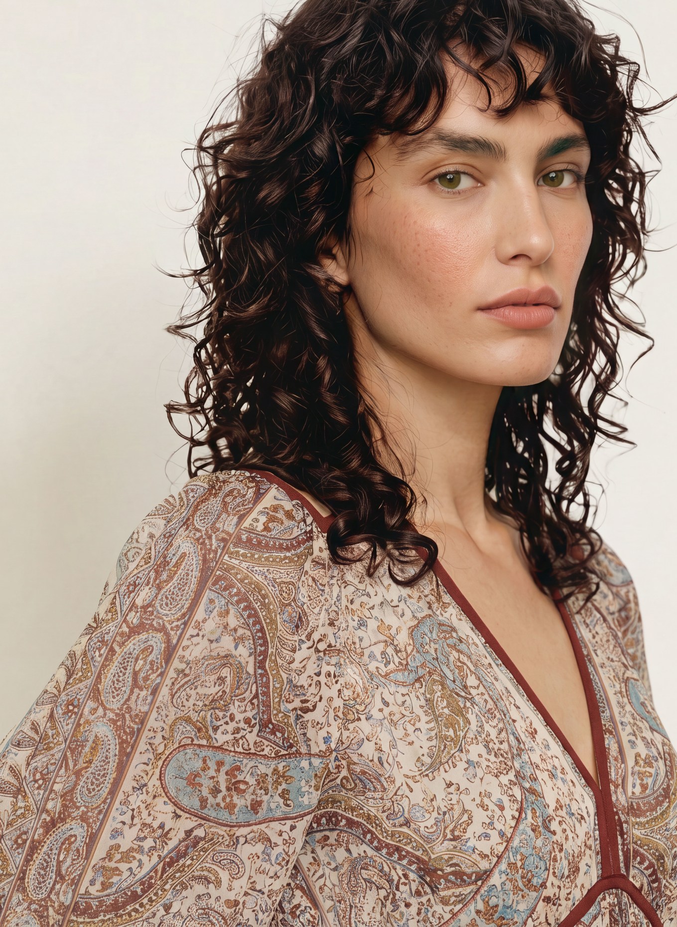 ba&sh Kleid CHANA mit Cut-outs: BLAUGRAU / BRAUN / ECRU