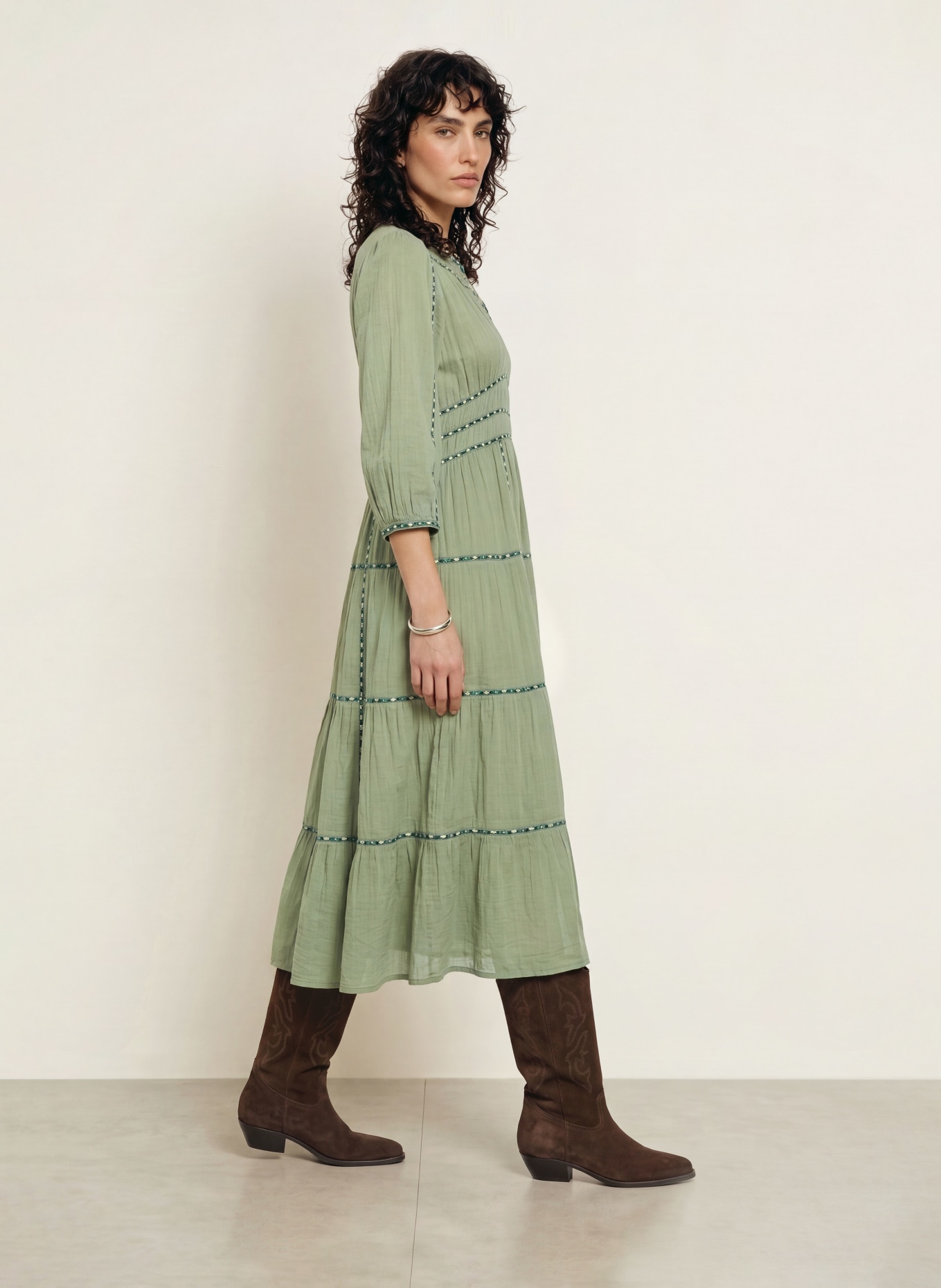 ba&sh Kleid PAHINA mit 3/4-Arm: GRÜN / DUNKELGRÜN / WEISS