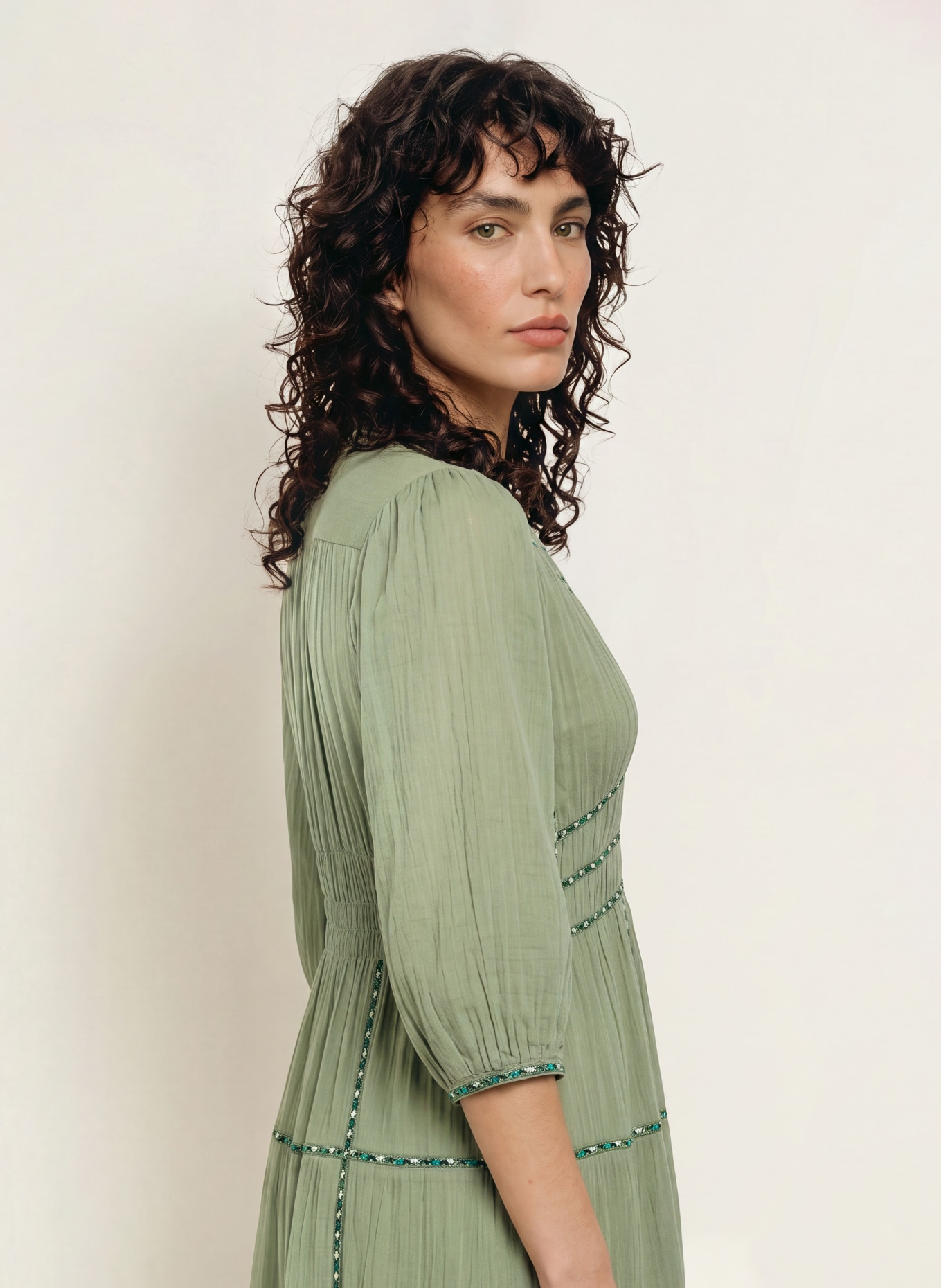 ba&sh Kleid PAHINA mit 3/4-Arm: GRÜN / DUNKELGRÜN / WEISS