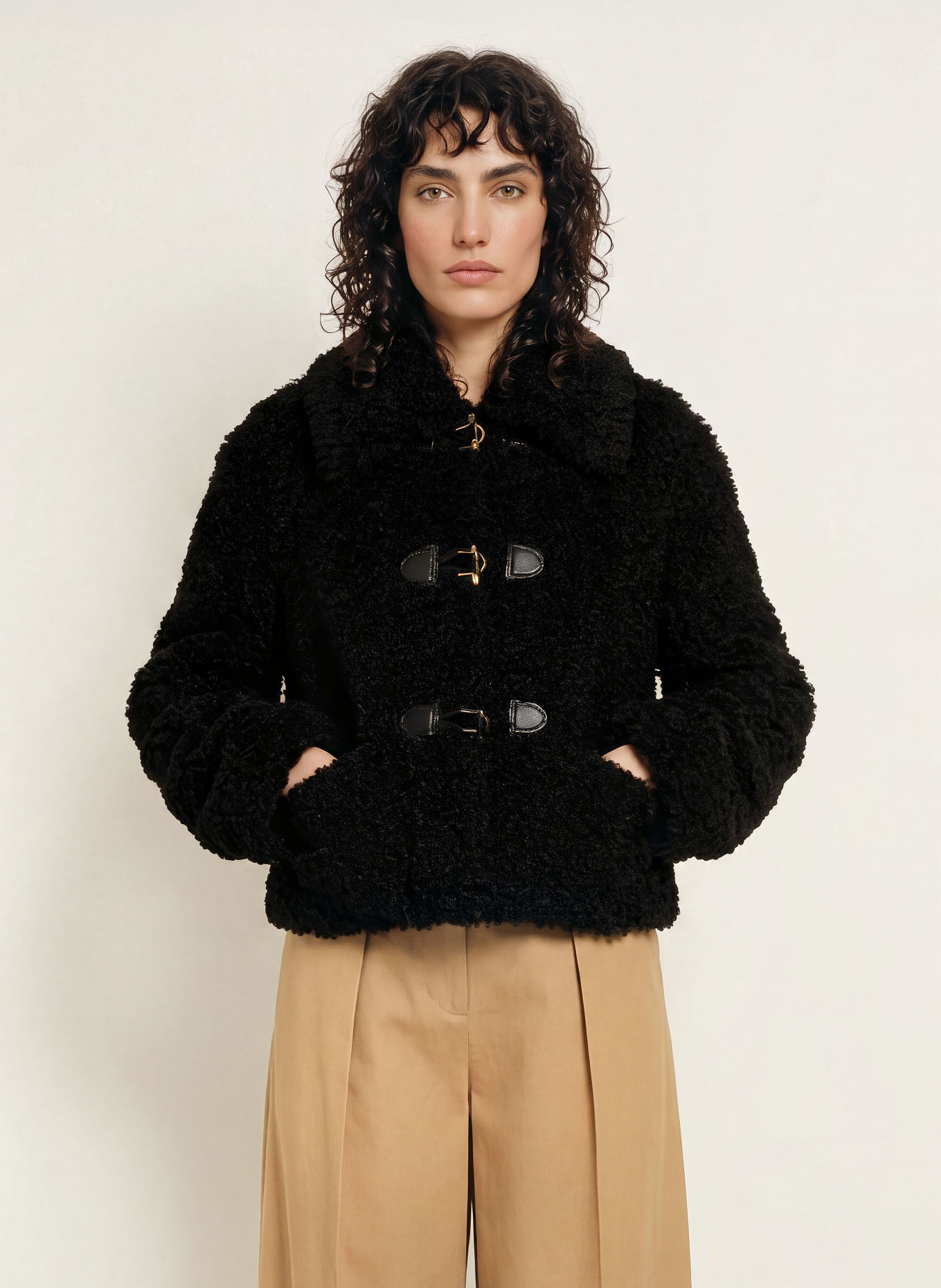 maje Kunstfell-Jacke: SCHWARZ