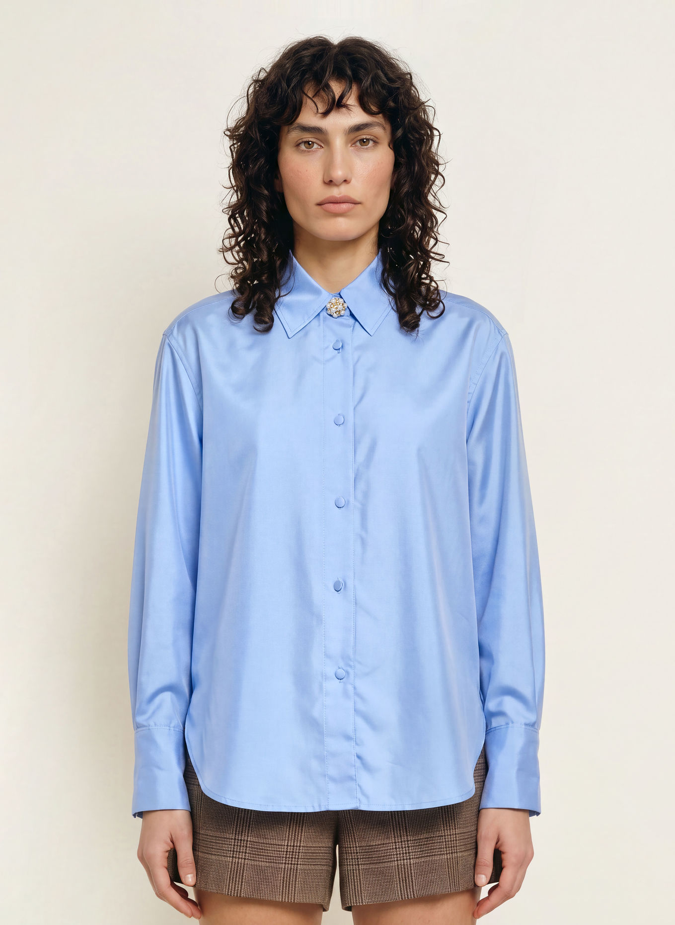 SANDRO Hemdbluse aus Satin mit Schmuckperlen: BLAU