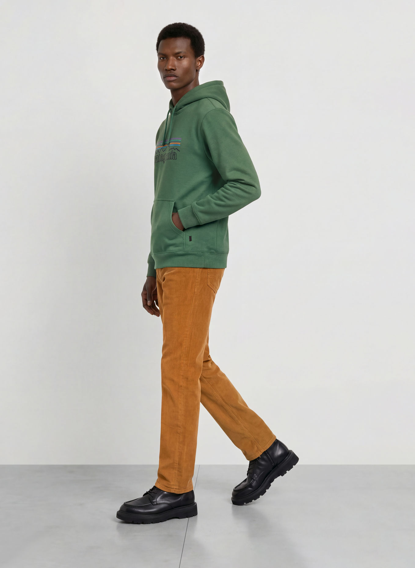 patagonia Hoodie P-6: DONKERGROEN