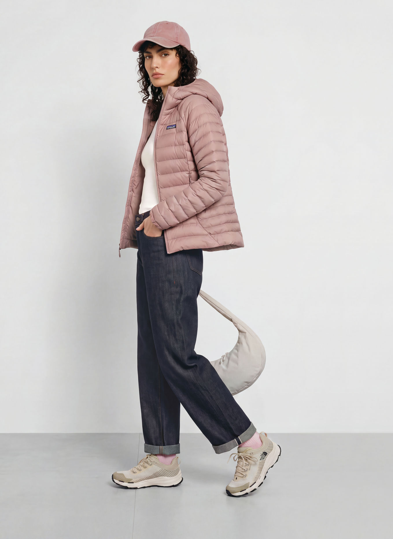 patagonia Lehká péřová vesta DOWN SWEATER: ČERNOŠEDÁ