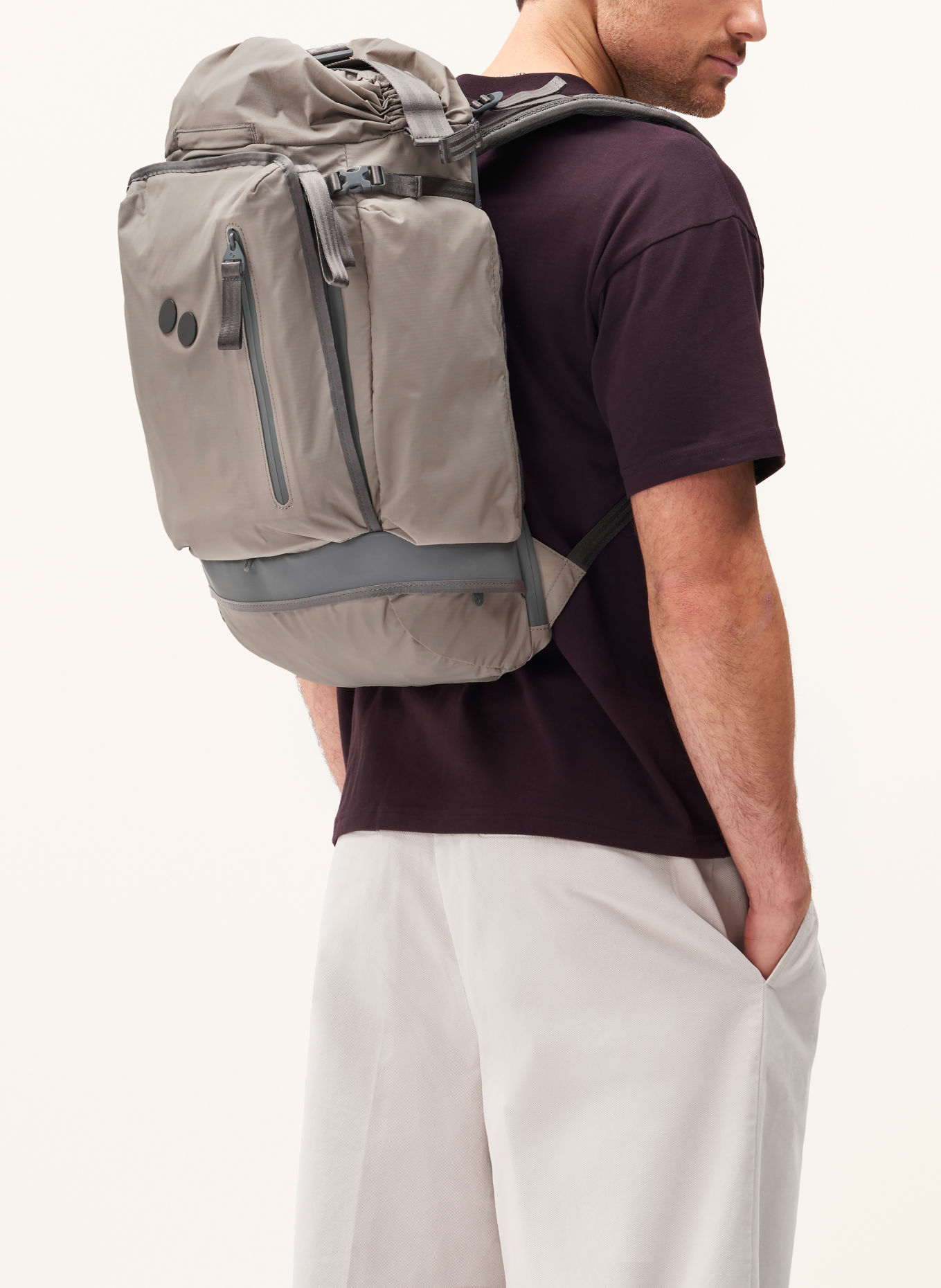 pinqponq Rucksack KOMUT MEDIUM mit Laptop-Fach: BEIGE / DUNKELGRAU