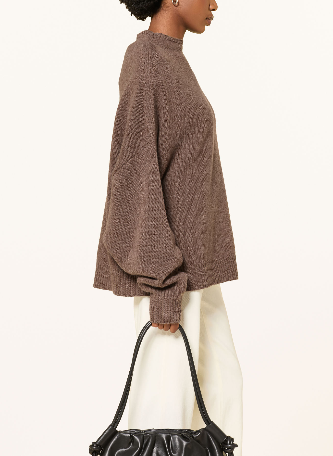 by Aylin Koenig Trui DAGMAR van merinowol: TAUPE