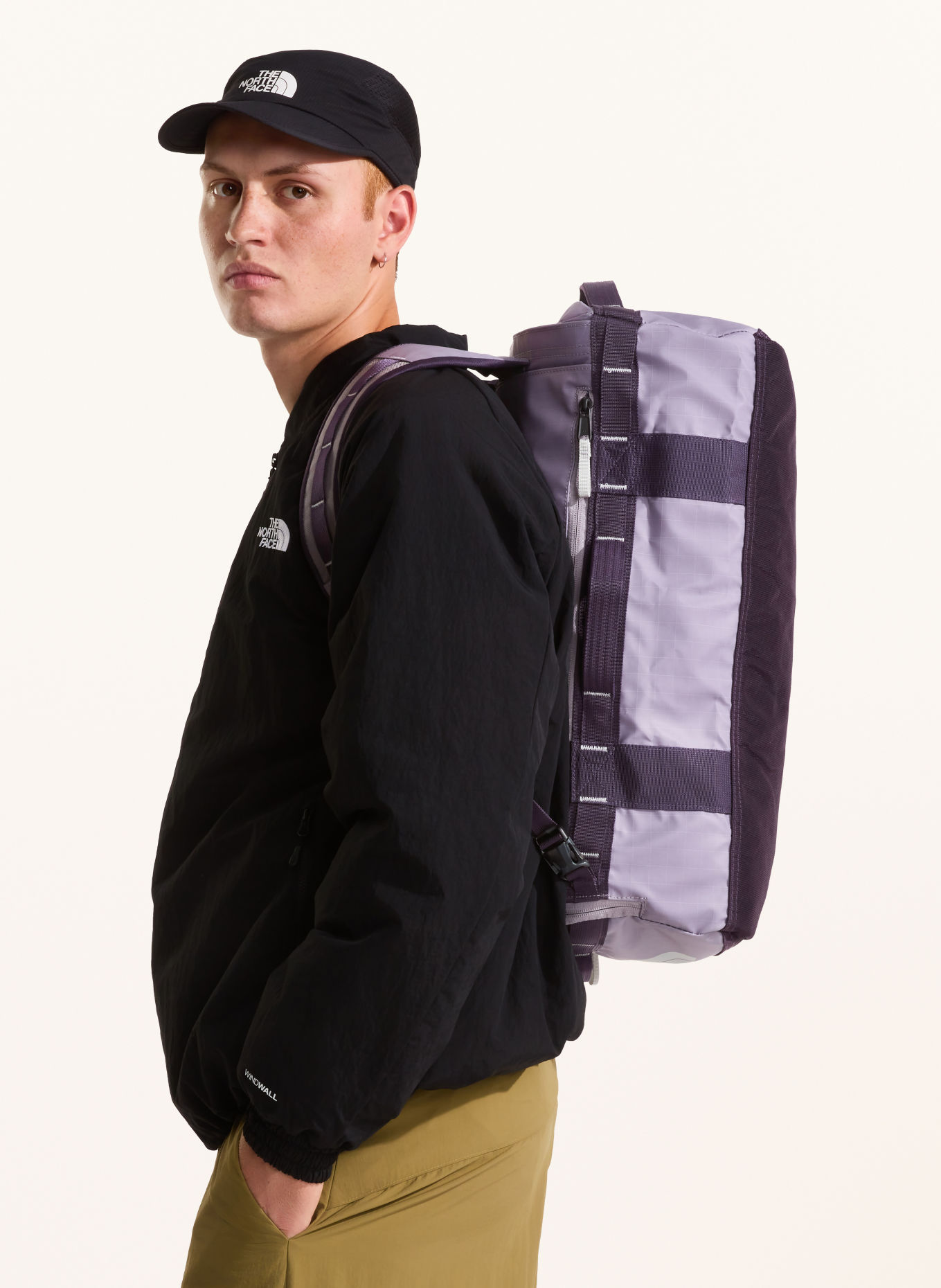 THE NORTH FACE Reisetasche BASE CAMP VOYAGER DUFFEL 32 l mit Laptopfach: HELLLILA / LILA