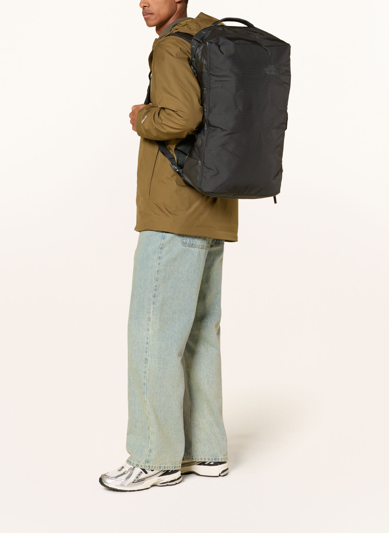 THE NORTH FACE Ryggsäck BASE CAMP VOYAGER 42 l med laptopfack: SVART