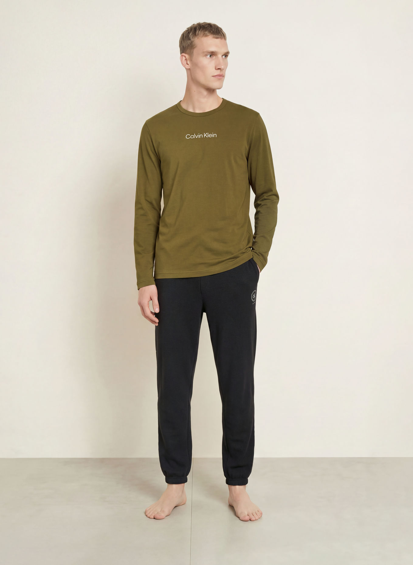 Calvin Klein slaapshirt: OLIJF