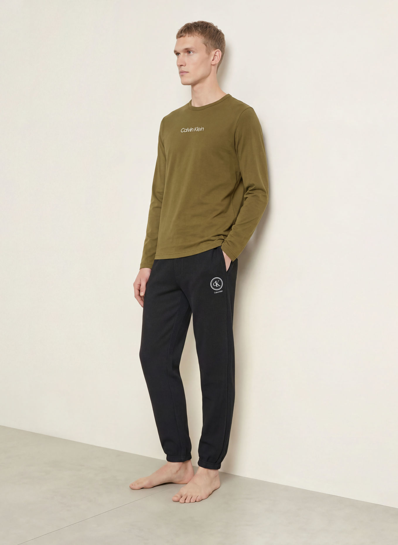 Calvin Klein slaapshirt: OLIJF