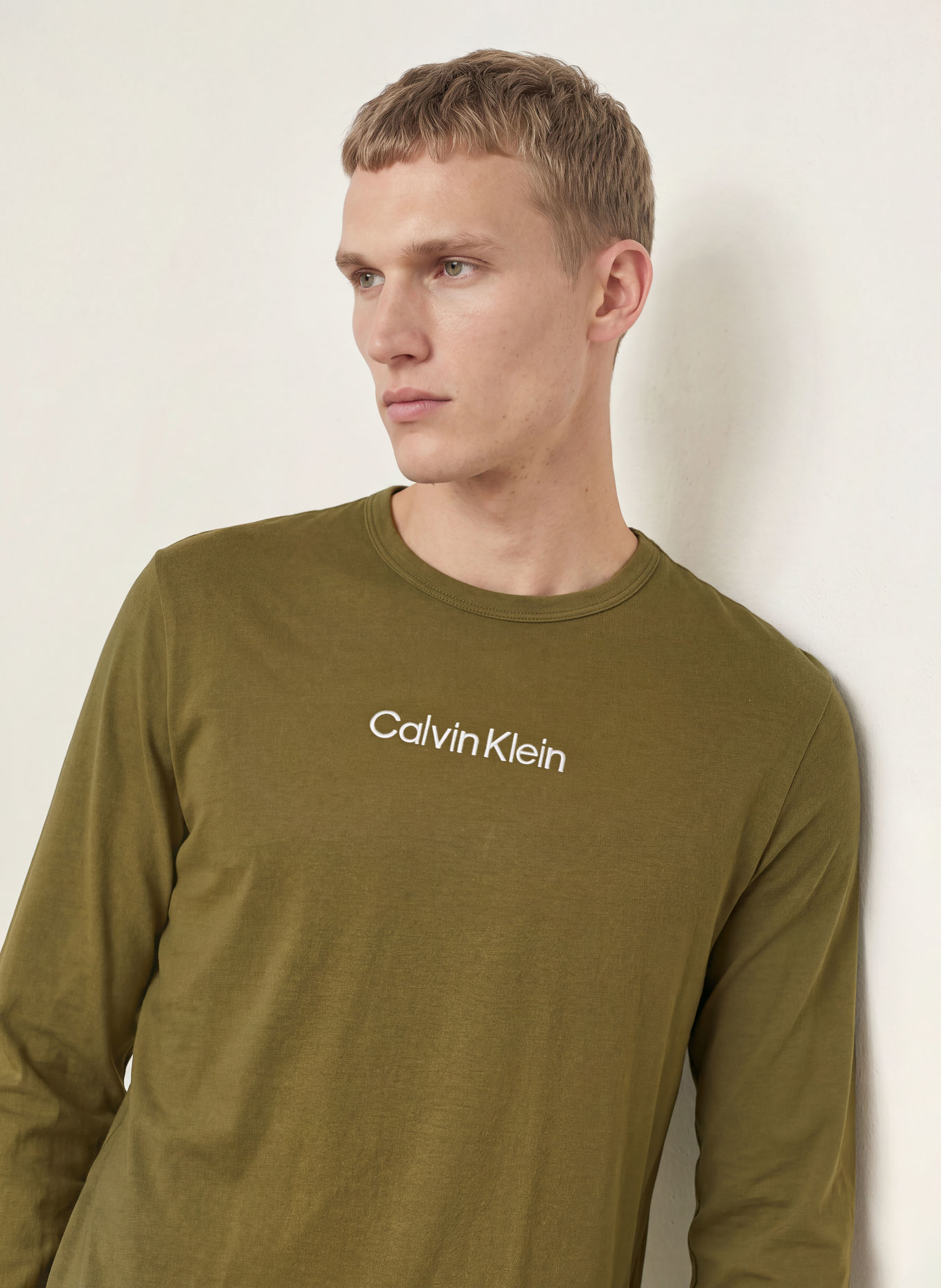 Calvin Klein slaapshirt: OLIJF