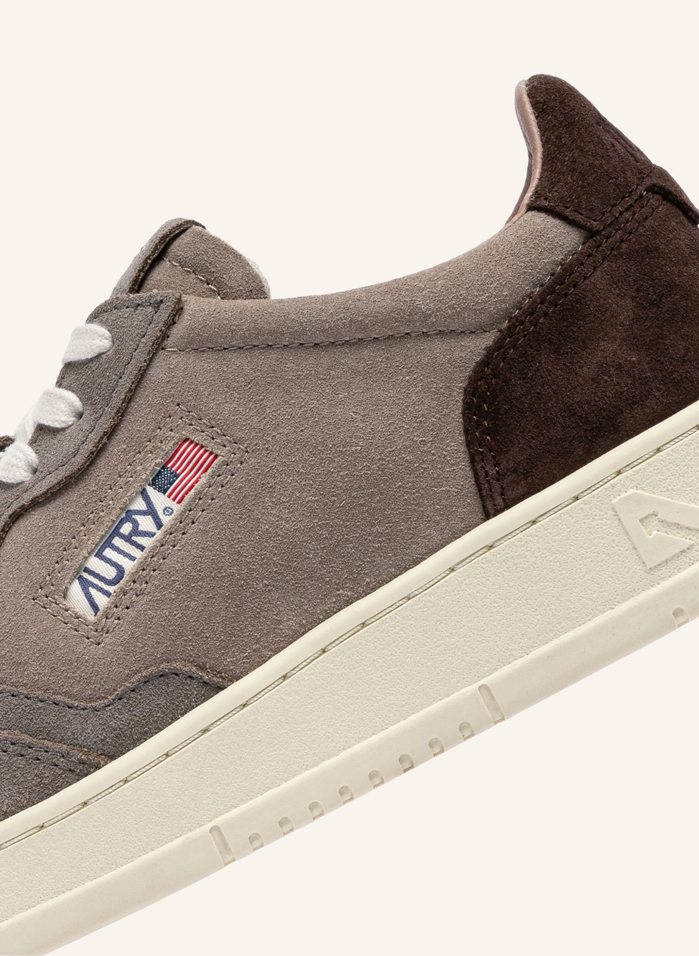 AUTRY Sneaker MEDALIST LOW: BRUIN / MARRON FONCÉ