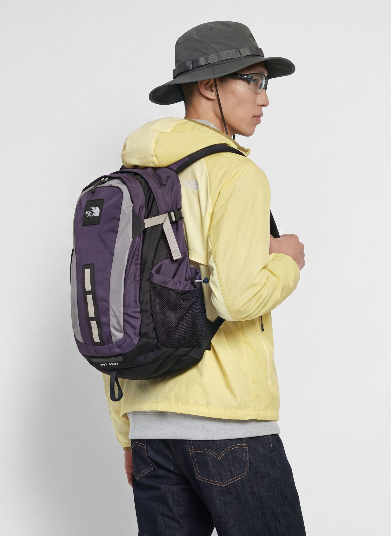 THE NORTH FACE Rugzak HOT SHOT 30 l met laptopvak: DONKERPAARS / GRIJS / ZWART