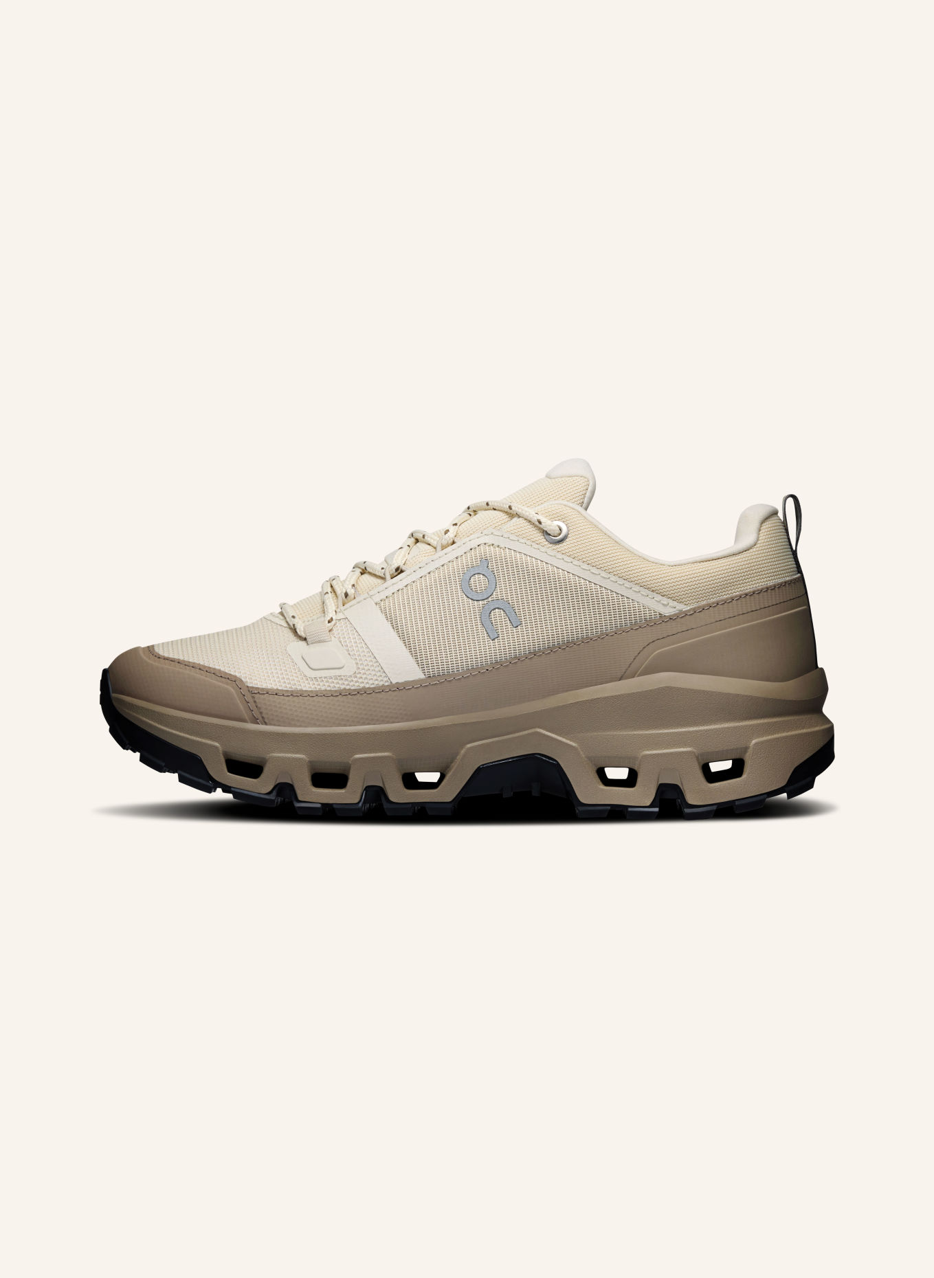 On CLOUDROCK LOW WP hiking shoes: BEIGE / ECRU