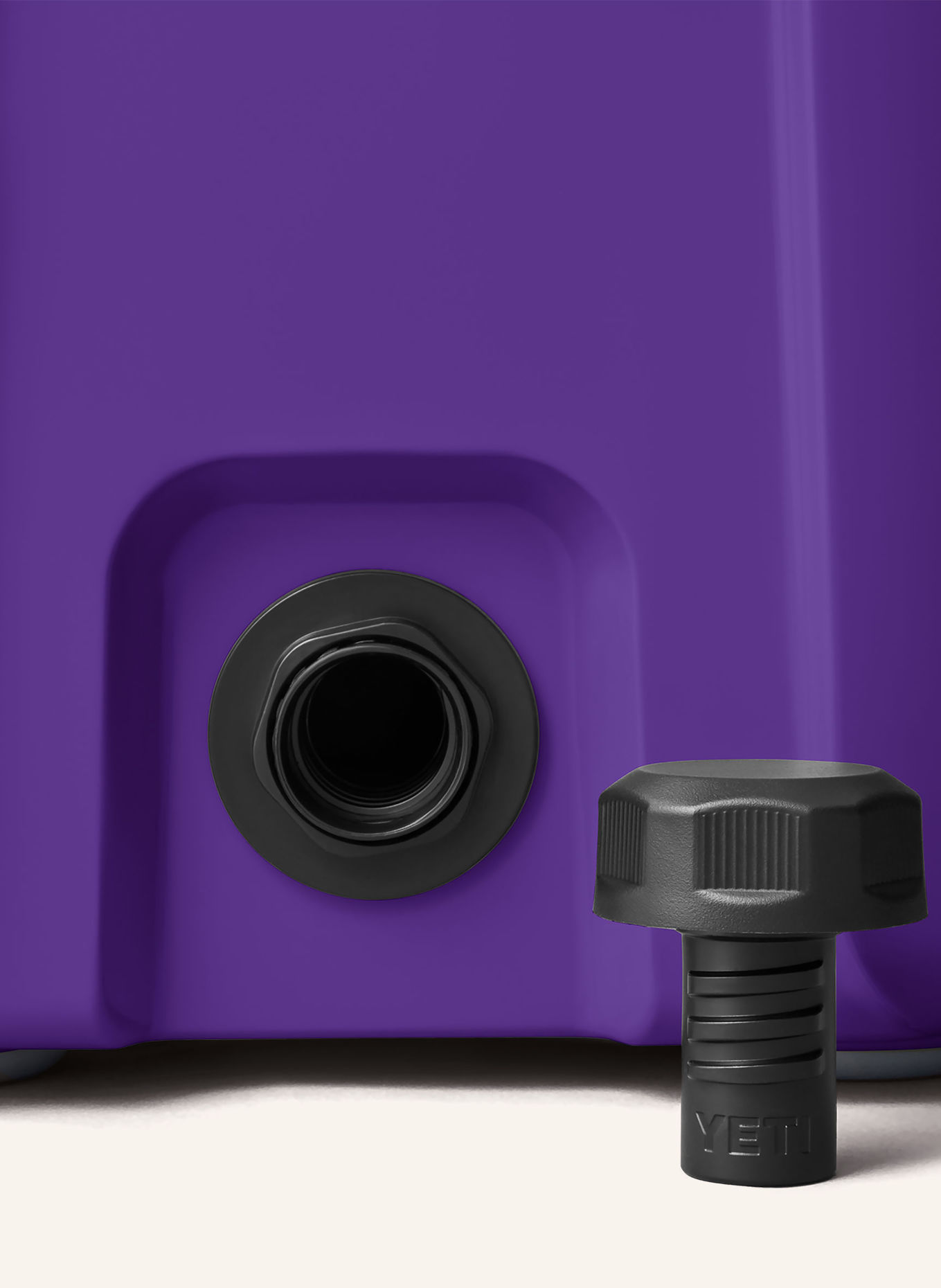 YETI ROADIE® 15 Cooler: PURPLE / BLACK