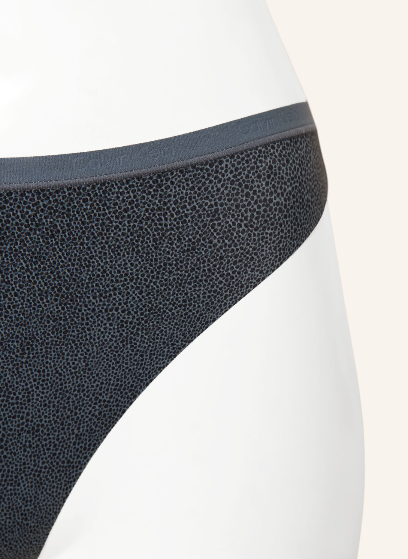 Calvin Klein String PERFECTLY FIT: DONKERGRIJS / GRIJS