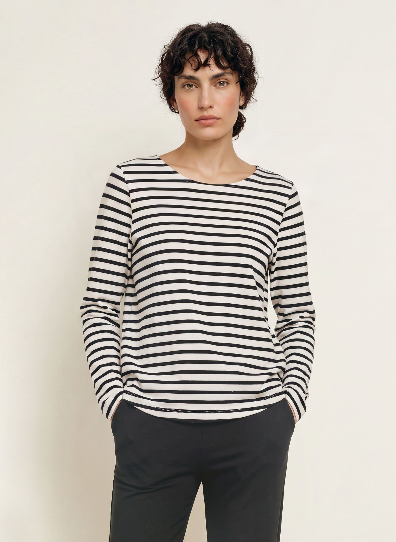 Juvia Sweatshirt MARIE: CREAM / BLACK