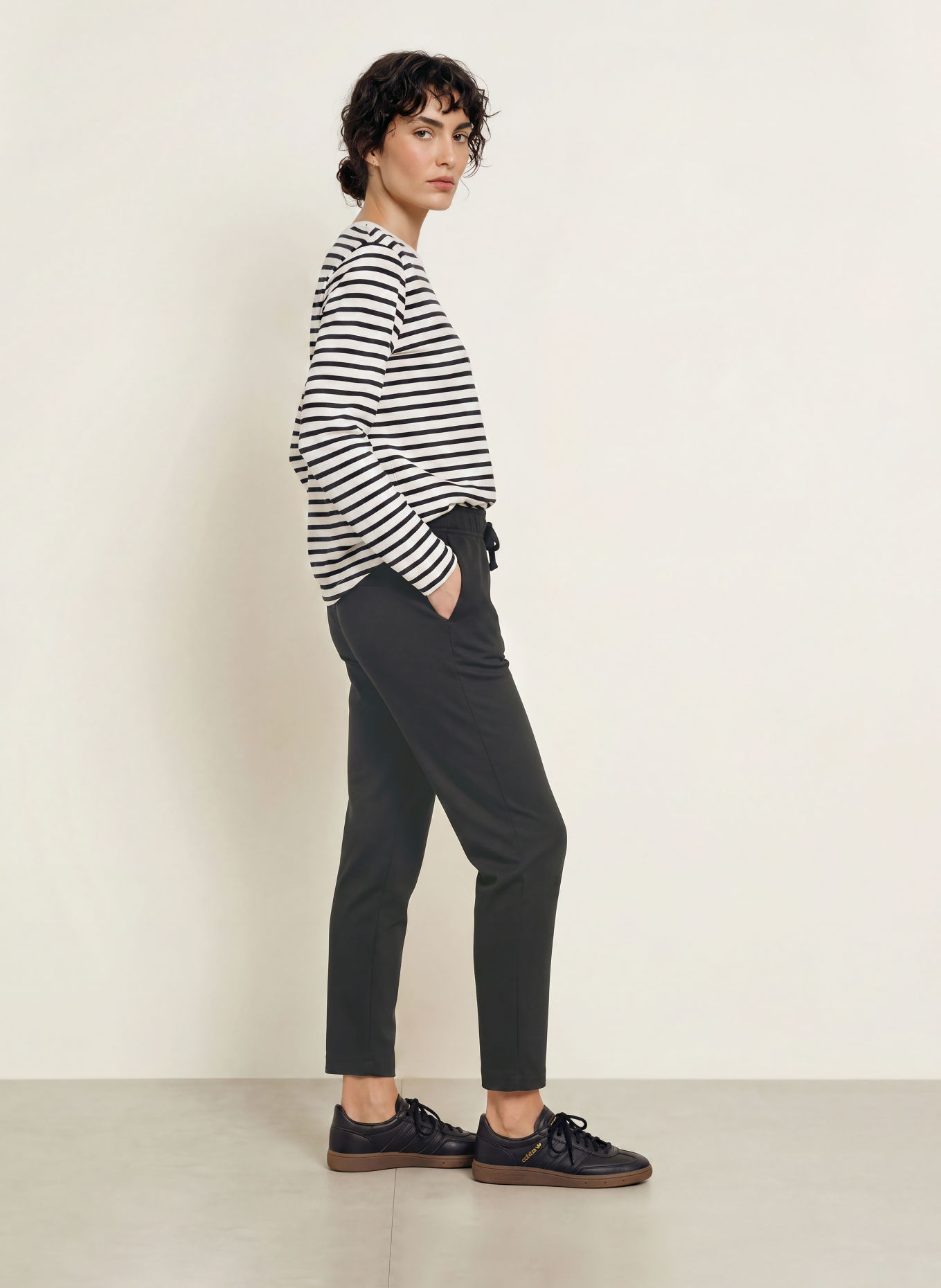 Juvia Sweatshirt MARIE: CREAM / BLACK
