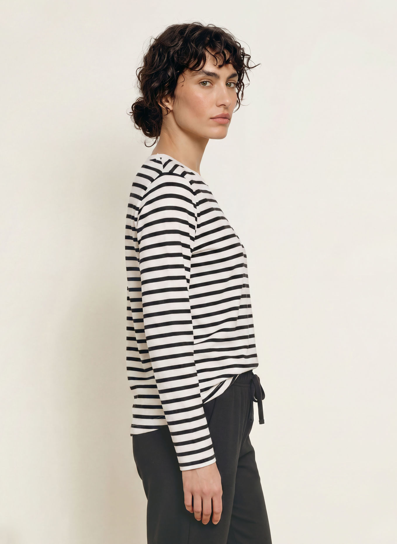 Juvia Sweatshirt MARIE: CREAM / BLACK