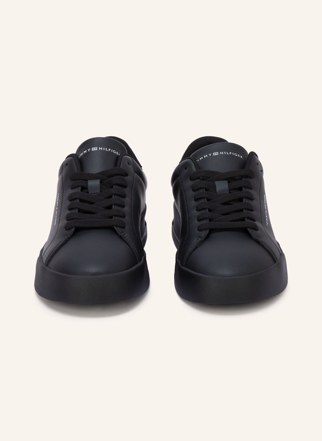 TOMMY HILFIGER Sneaker: ZWART / WIT