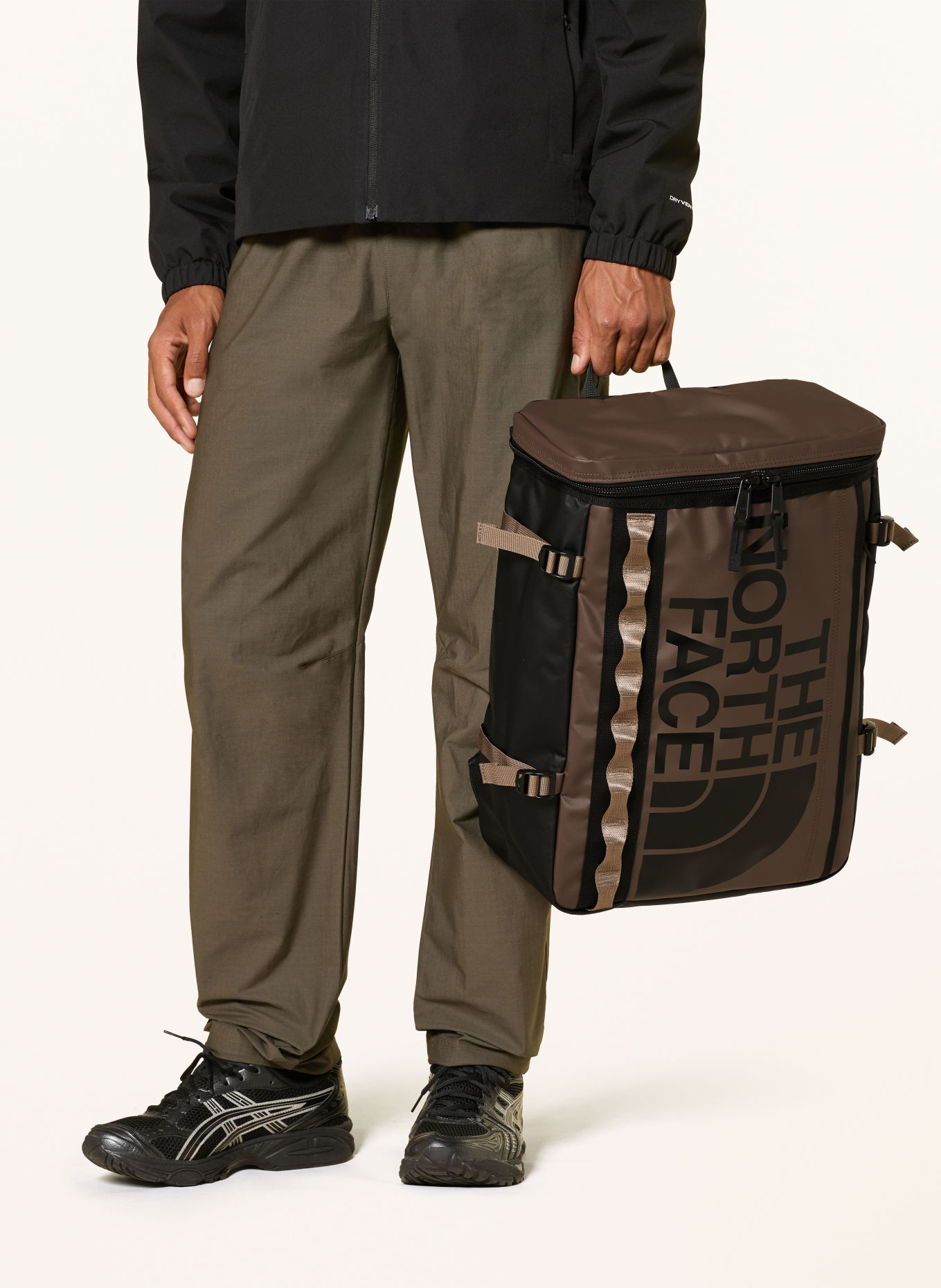 THE NORTH FACE Rucsac BASECAMP FUSEBOX S 30 l cu compartiment pentru laptop: MARO ÎNCHIS