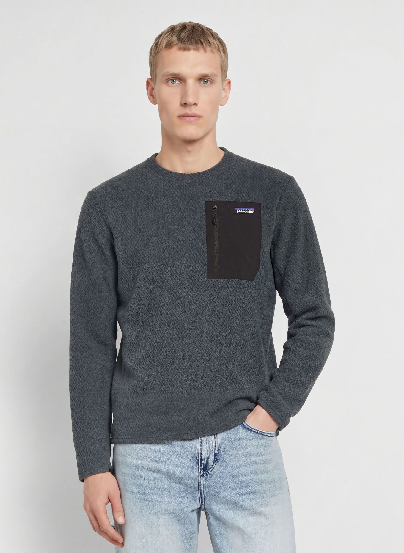 patagonia Fleecový svetr R1® AIR: TMAVĚ MODRÁ / ČERNÁ
