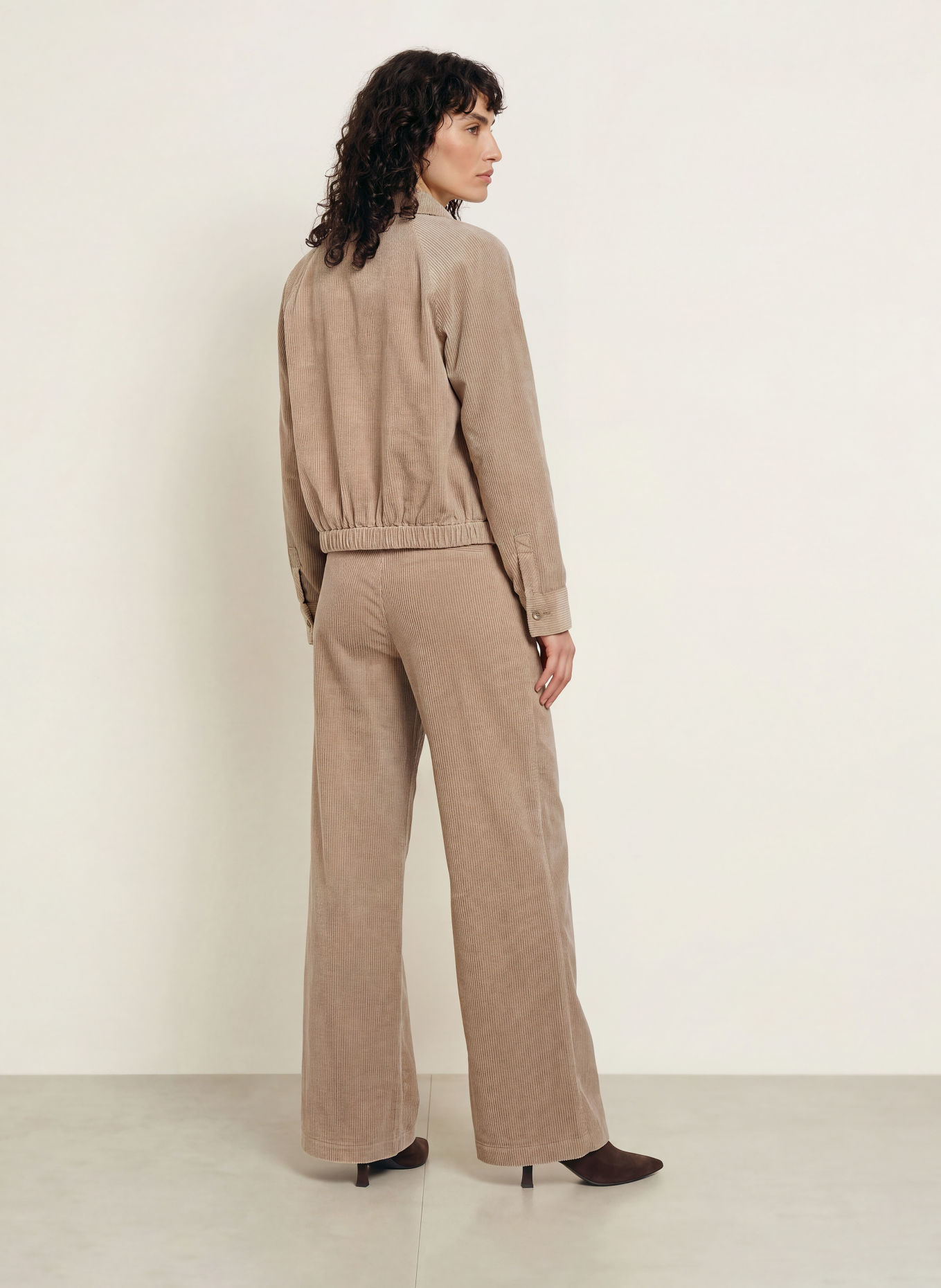 MRS & HUGS Marlene-byxor i corduroy: TAUPE