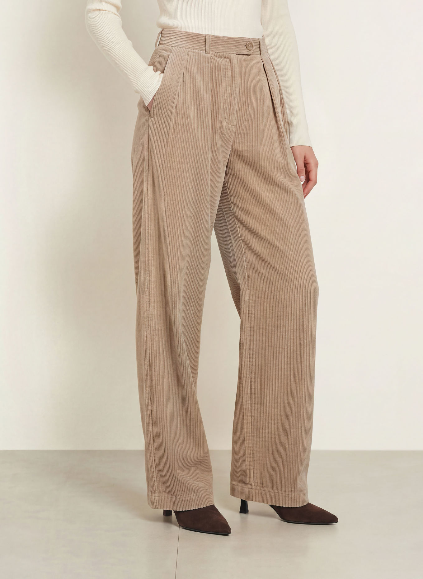 MRS & HUGS Marlene-byxor i corduroy: TAUPE