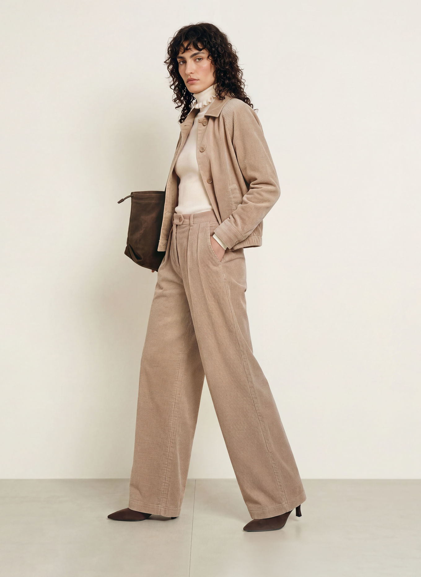 MRS & HUGS Marlene-byxor i corduroy: TAUPE