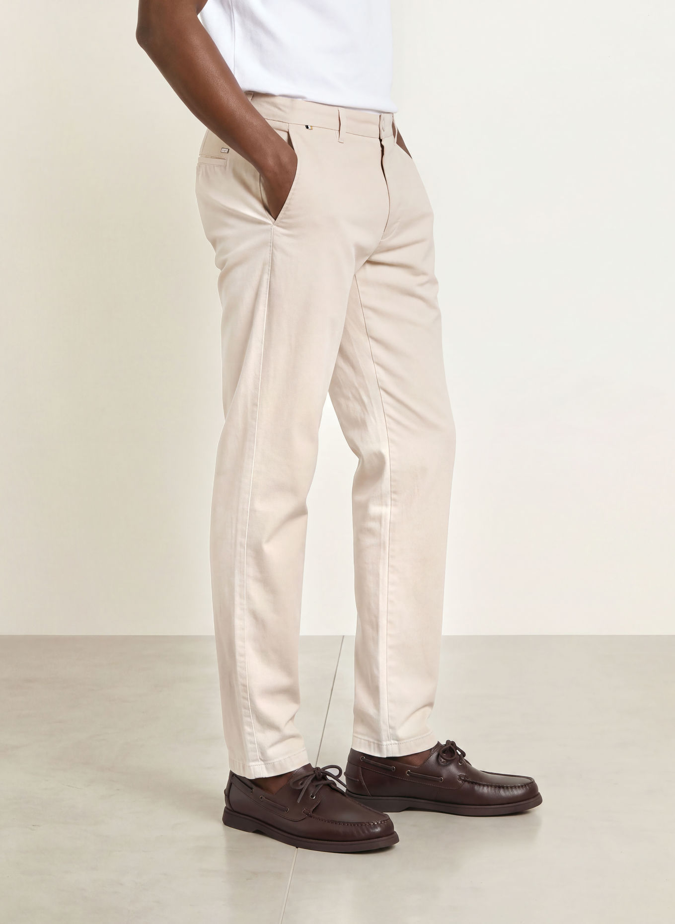 BOSS Chinosy KANE regular fit: KREMOWY