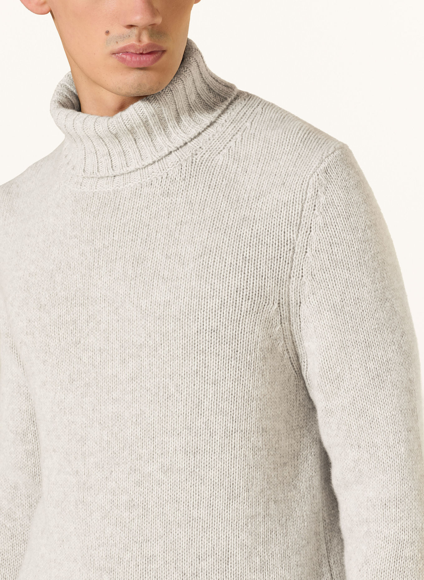 windsor. ECOSIO cashmere turtleneck sweater: LIGHT GRAY