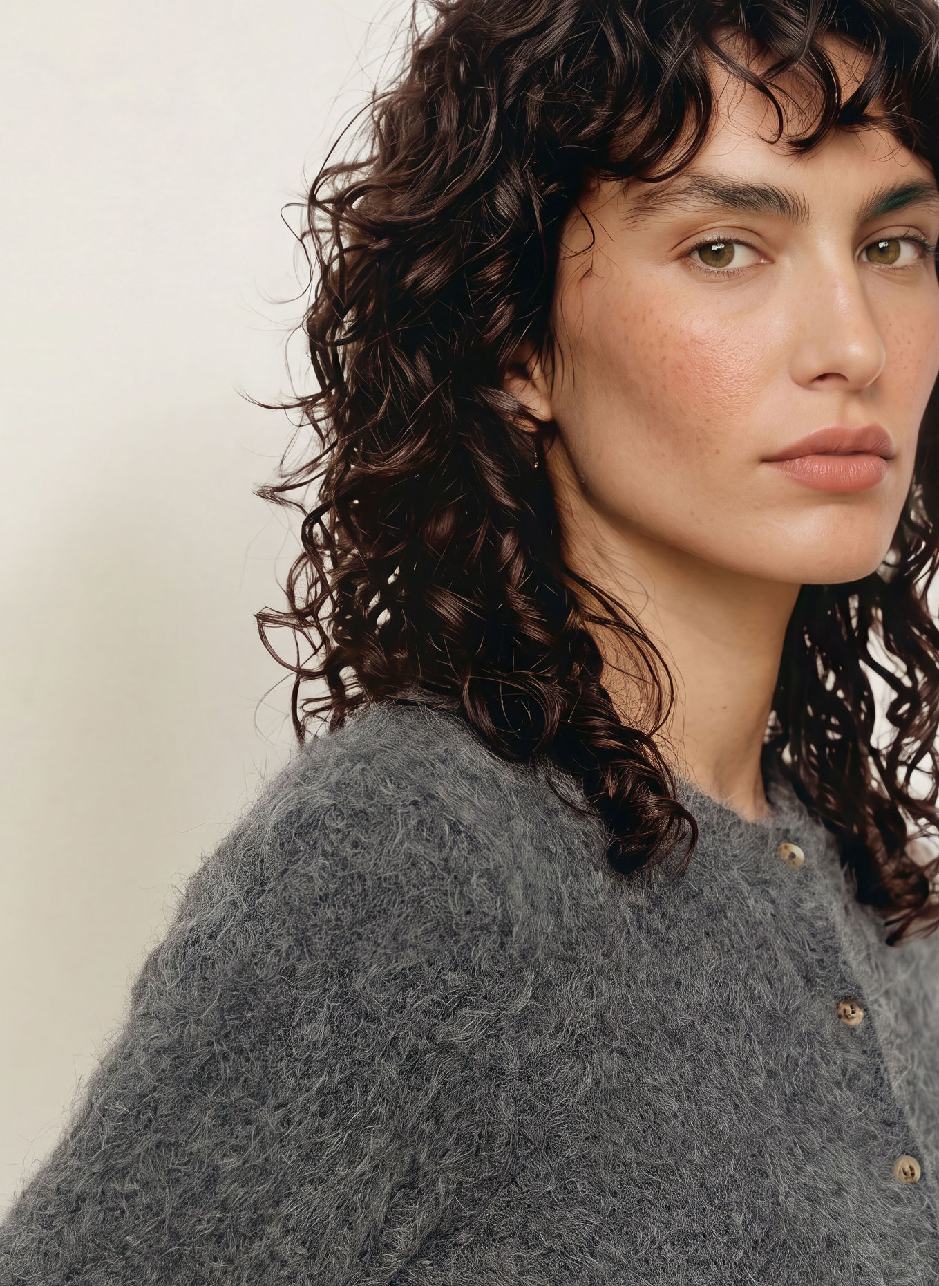 SOFT GOAT Strickjacke aus Alpaka: GRAU