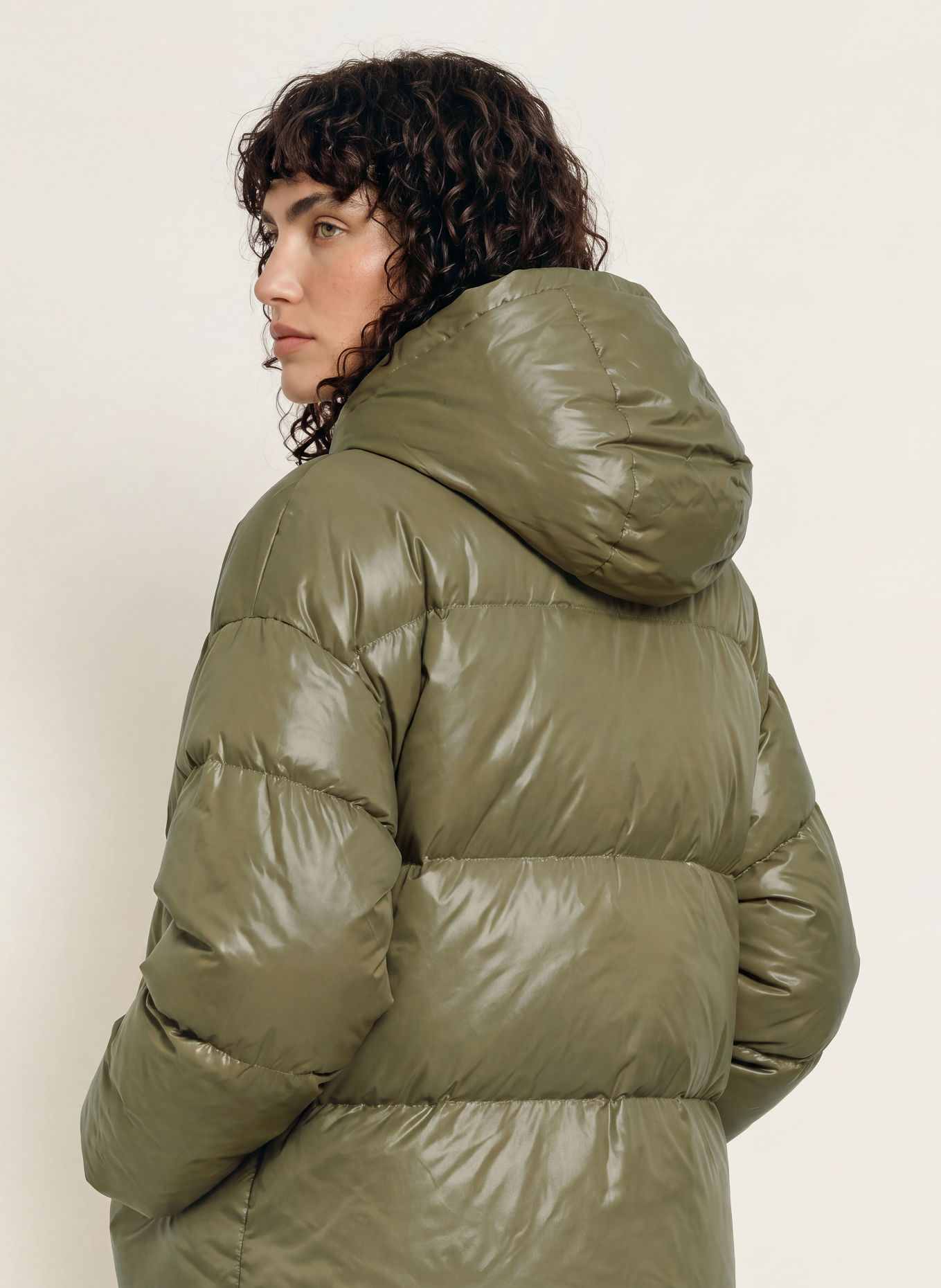 Juvia Oversized donsjack KIARA: OLIJF