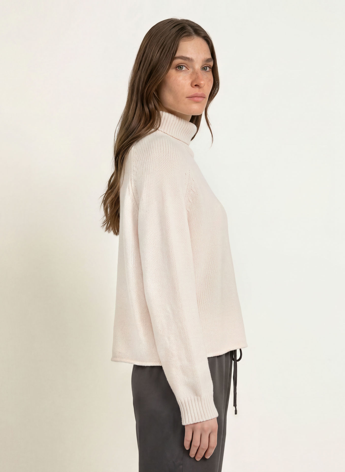 Juvia Pulover cu guler rulat RIKE: CREM