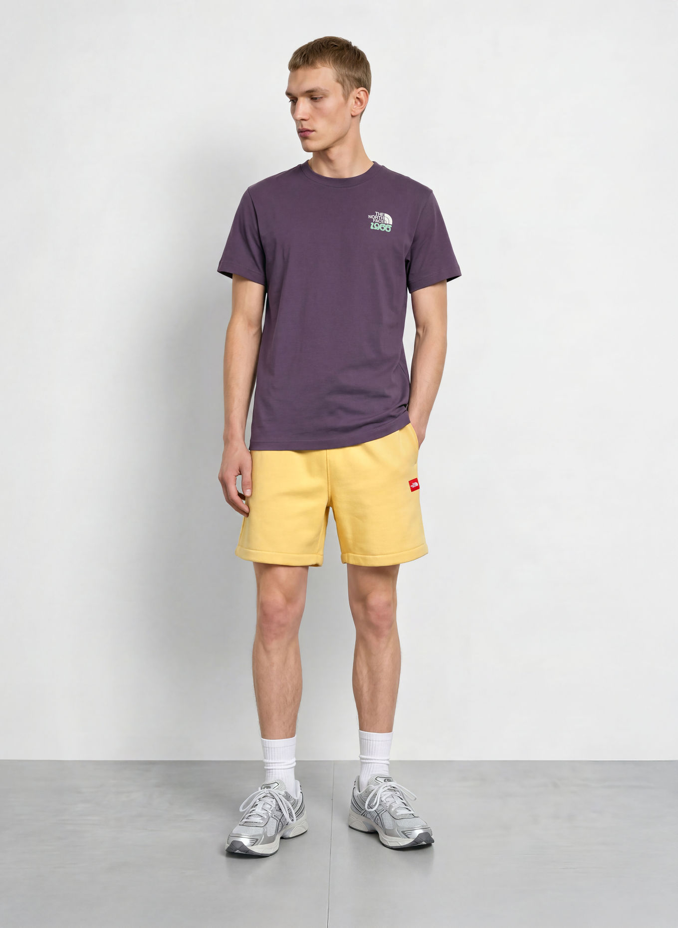 THE NORTH FACE Sweatshorts RED BOX: GELB