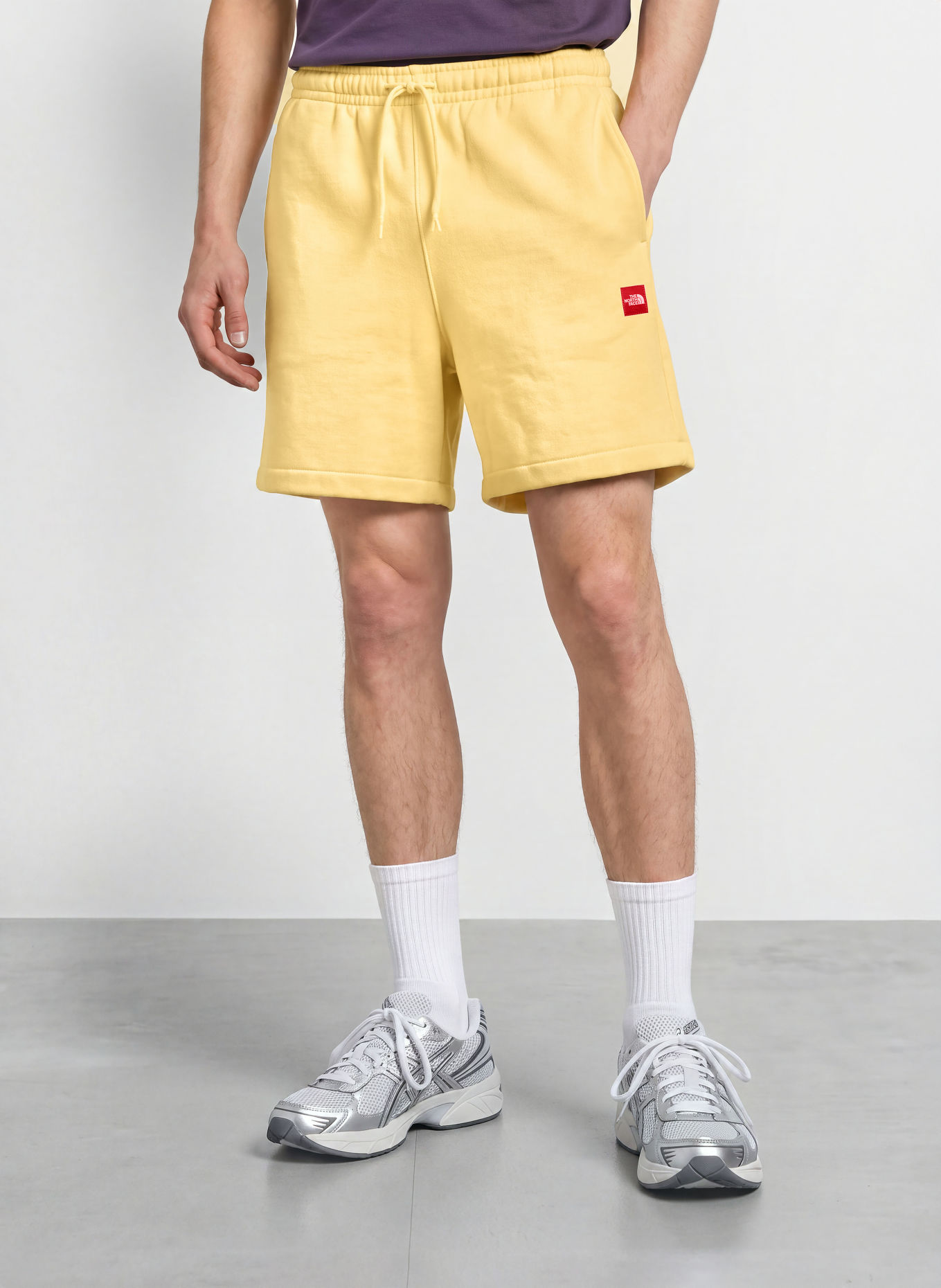 THE NORTH FACE Sweatshorts RED BOX: GELB